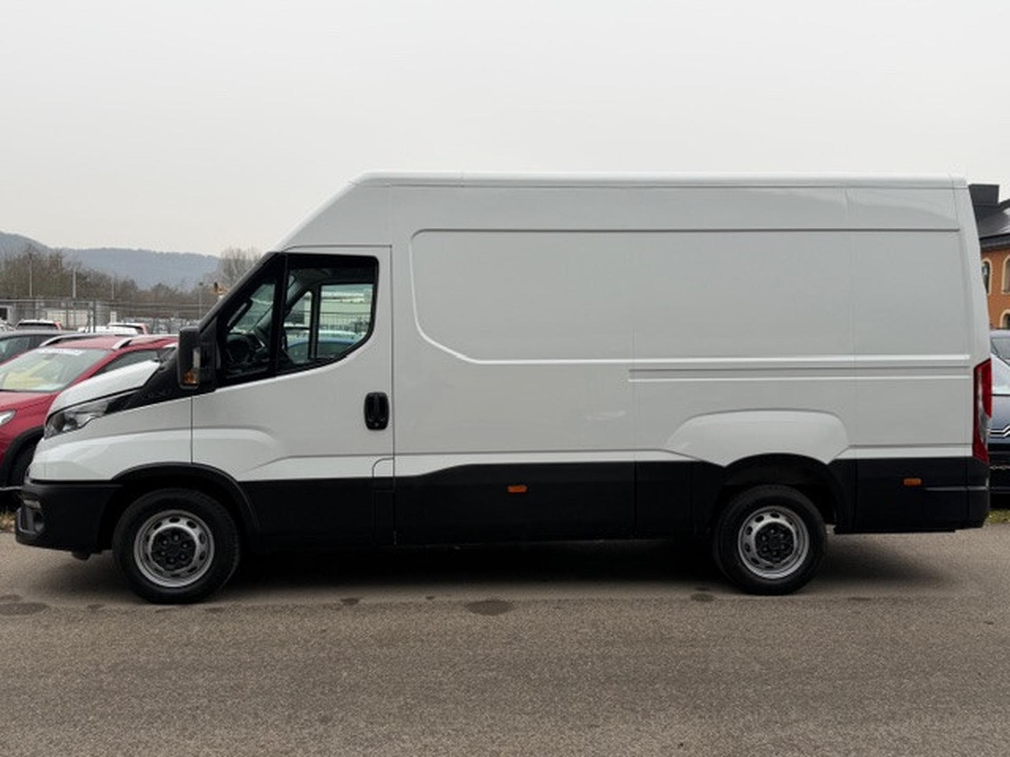 Iveco Daily 2.3 35S16 Fourgon Pack (2025) - Photo 3
