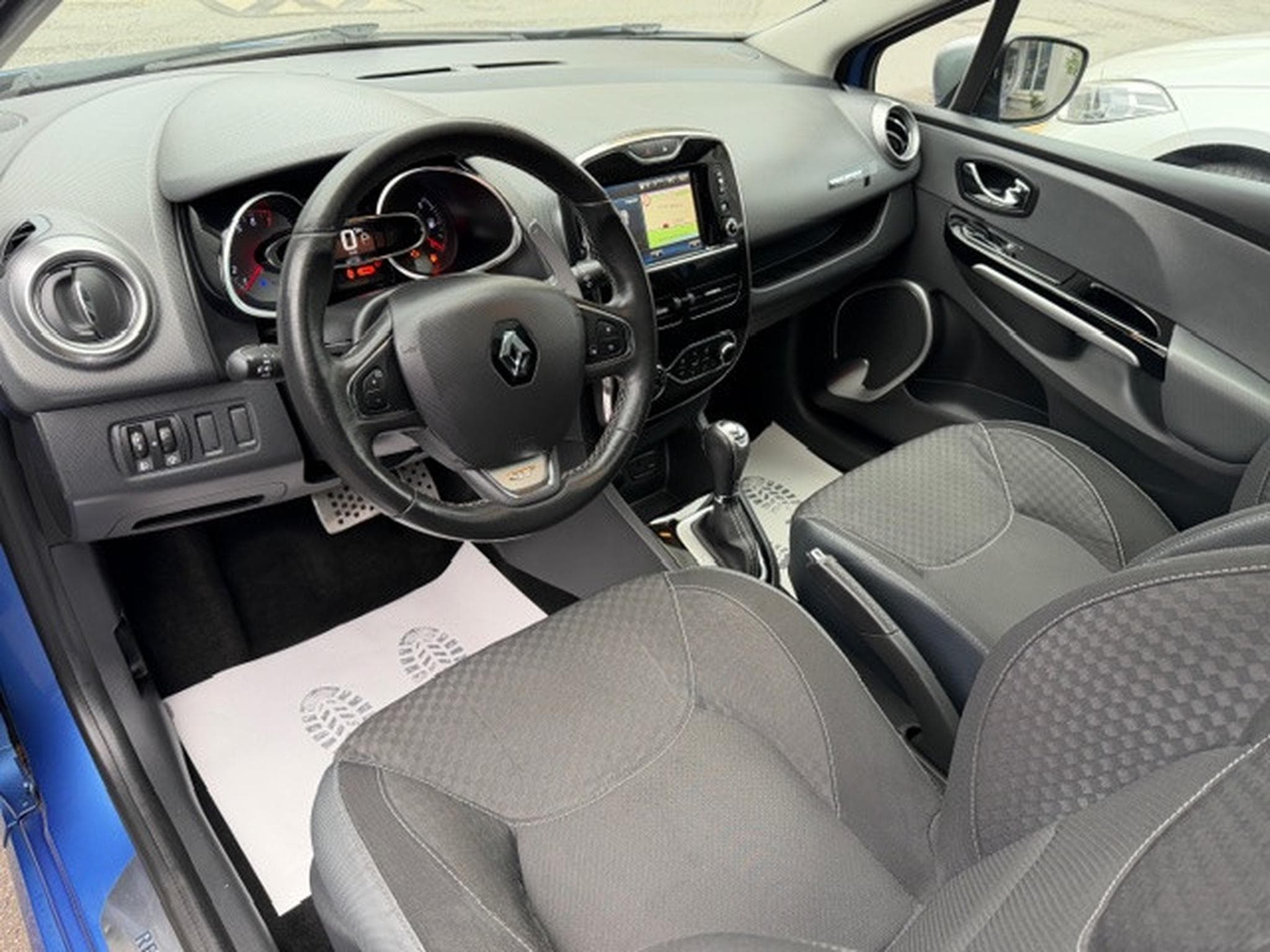 Renault Clio TCe 120 GT Sport Auto. Grandtour (2014) - Photo 3