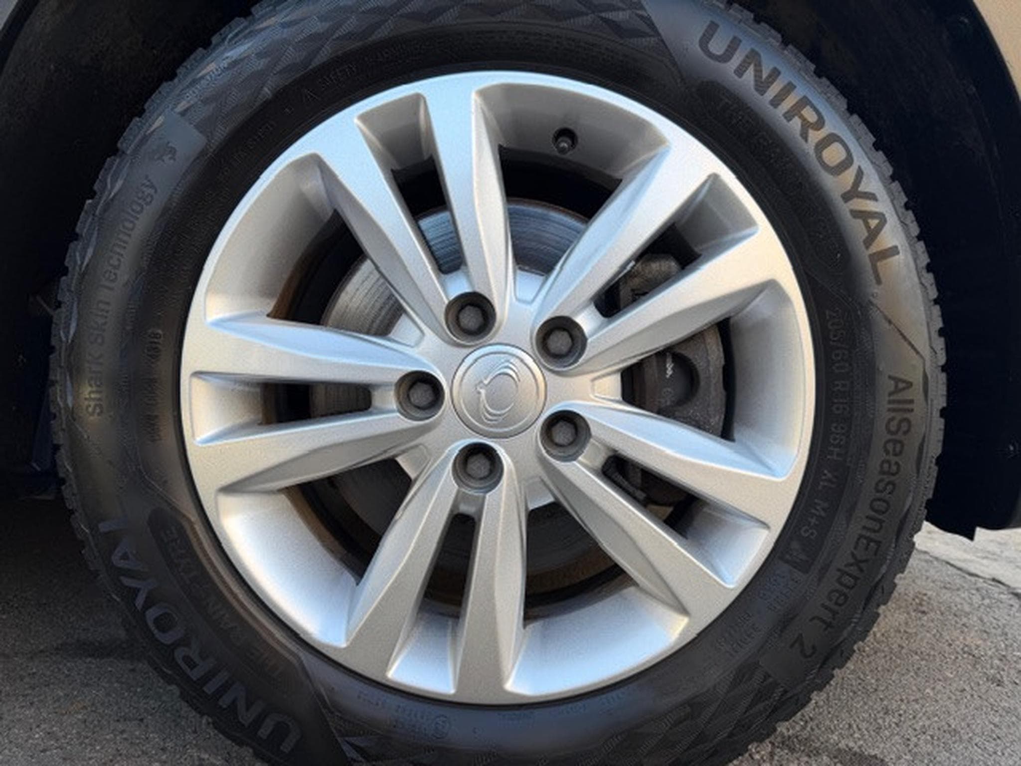 Ssangyong Tivoli 1.6 E-XGi 128 Pack (2016) - Photo 5