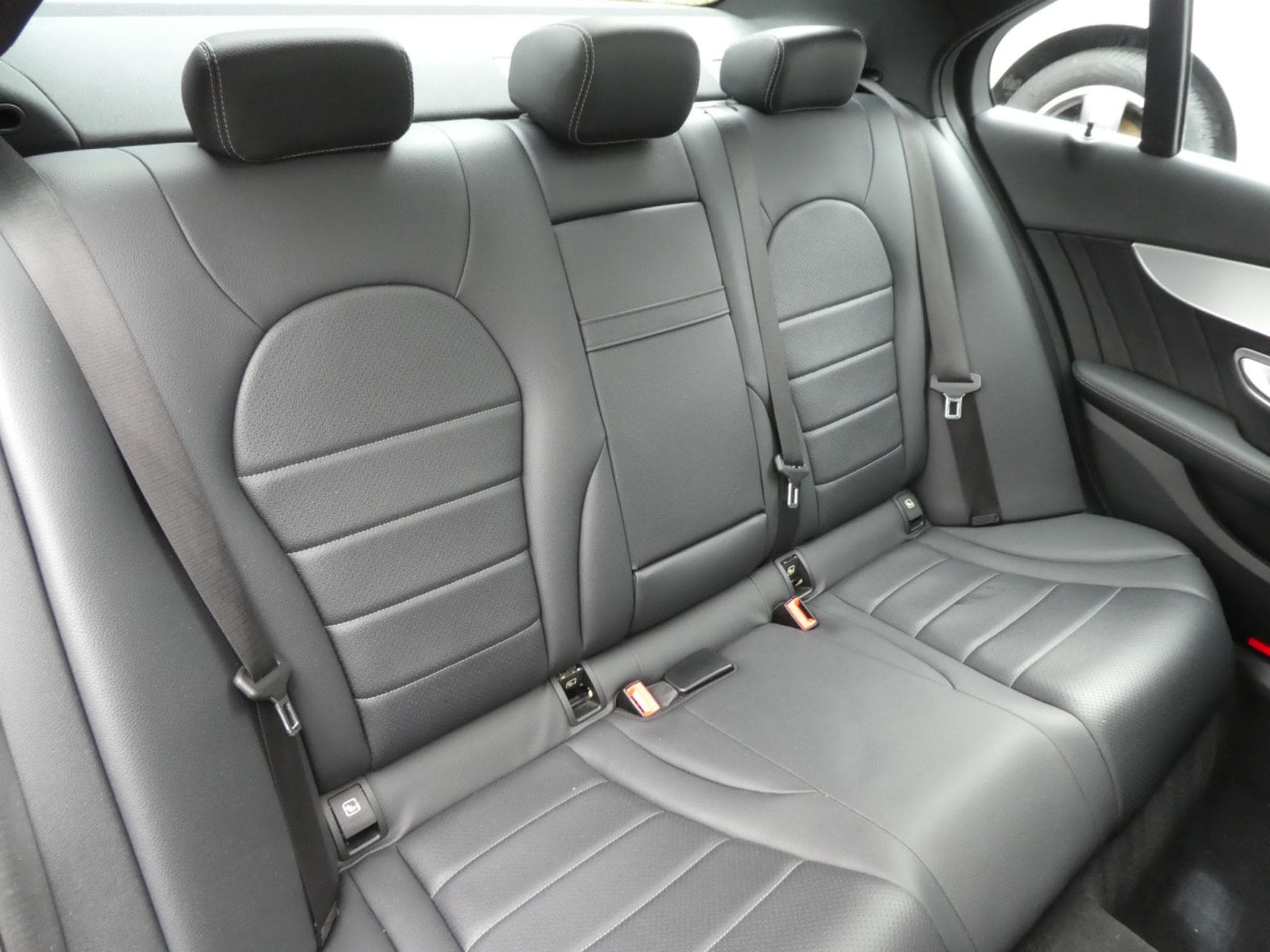 Mercedes C 200 d AMG Line Sport (2017) - Photo 4