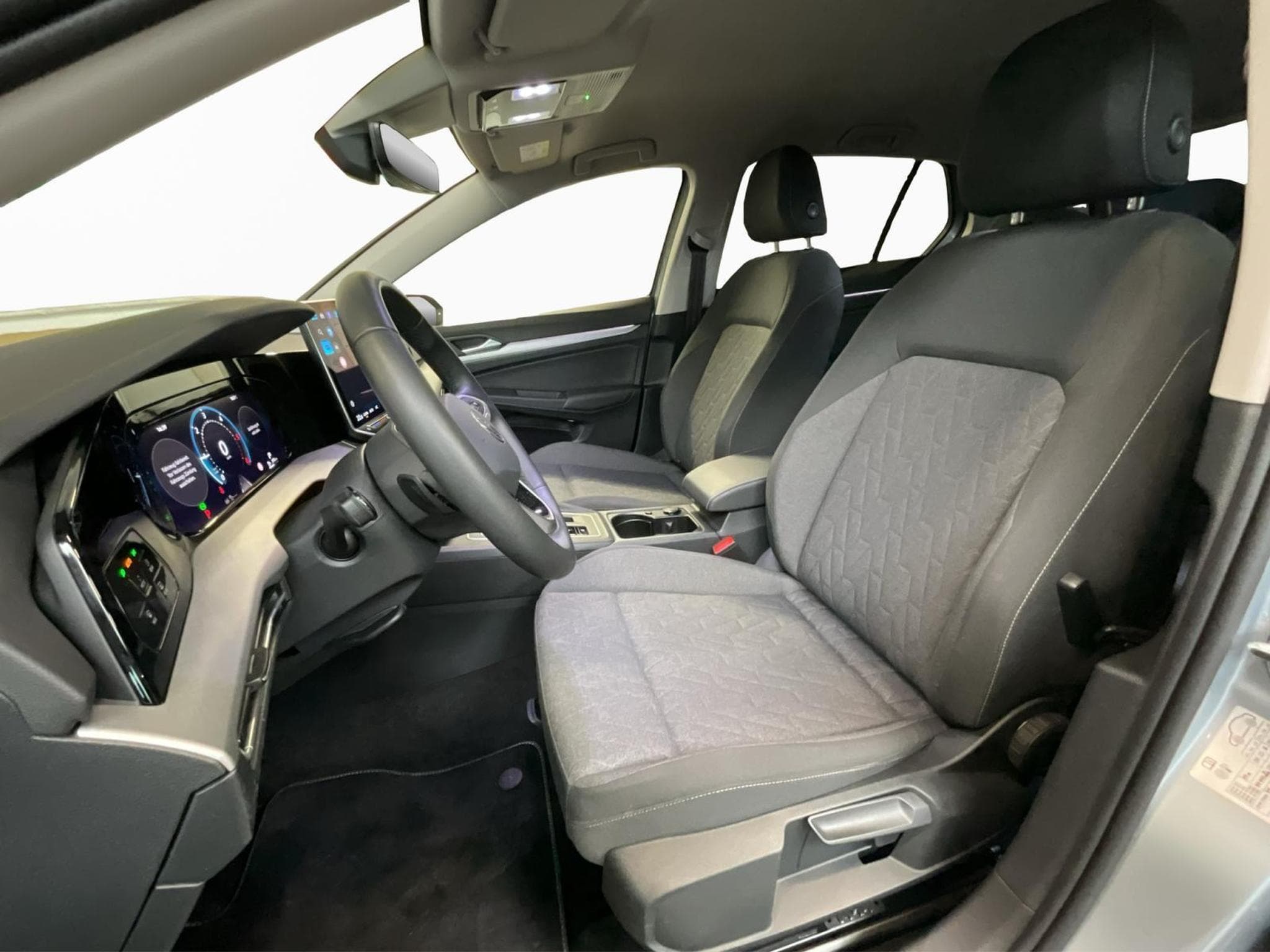 VW Golf Life+DSG+Navi+LED (2025) - Photo 11