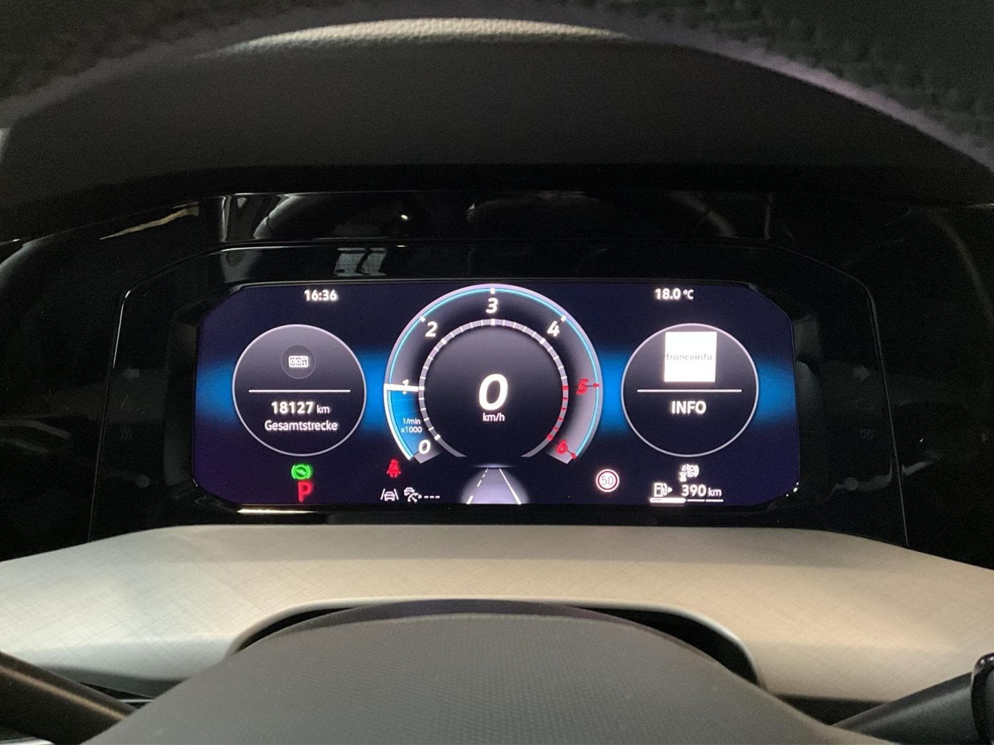 VW Golf Life+DSG+Navi+LED (2025) - Photo 13