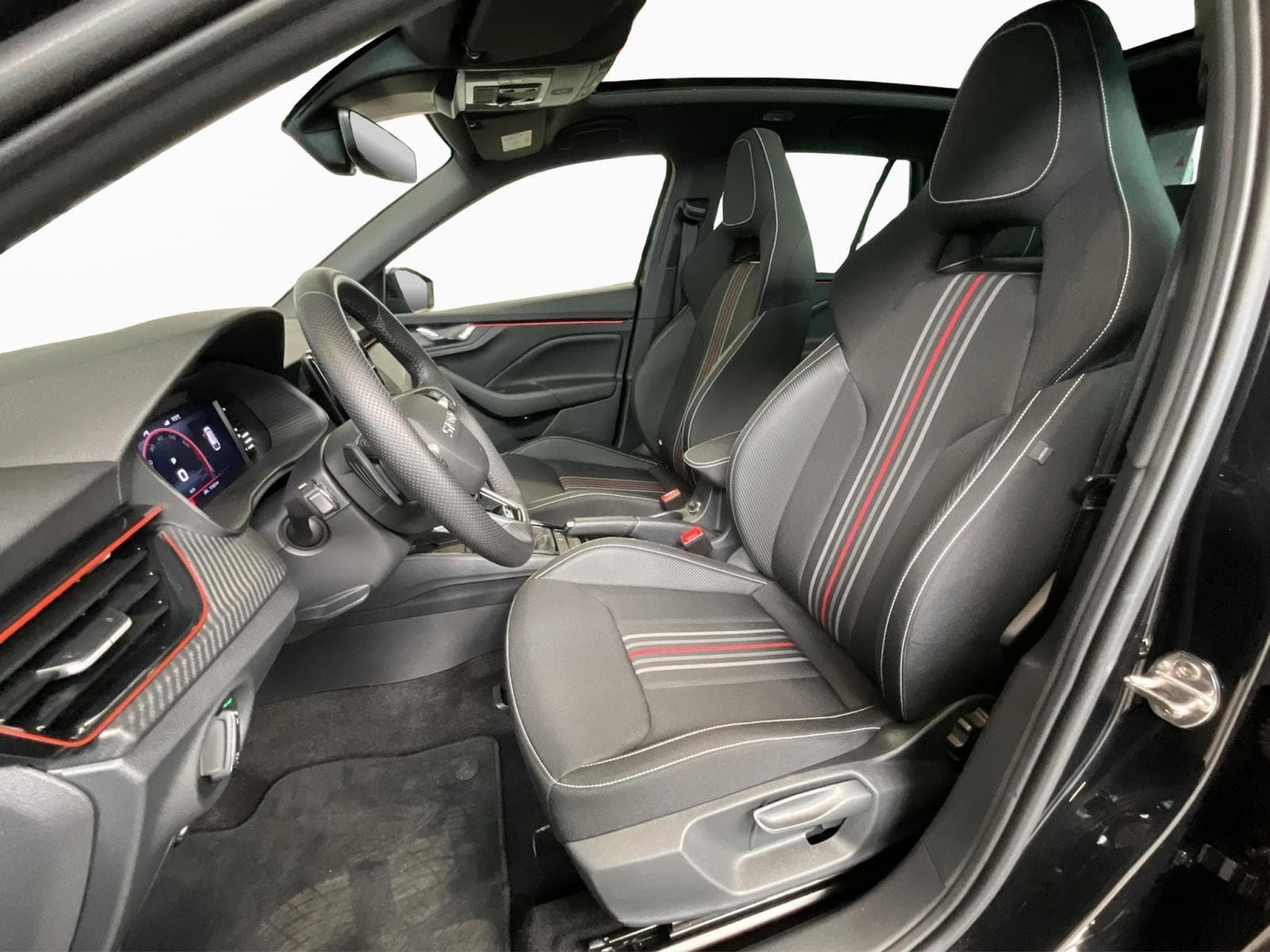 Skoda Scala Monte-Carlo+DSG+Pano+LED (2025) - Photo 9