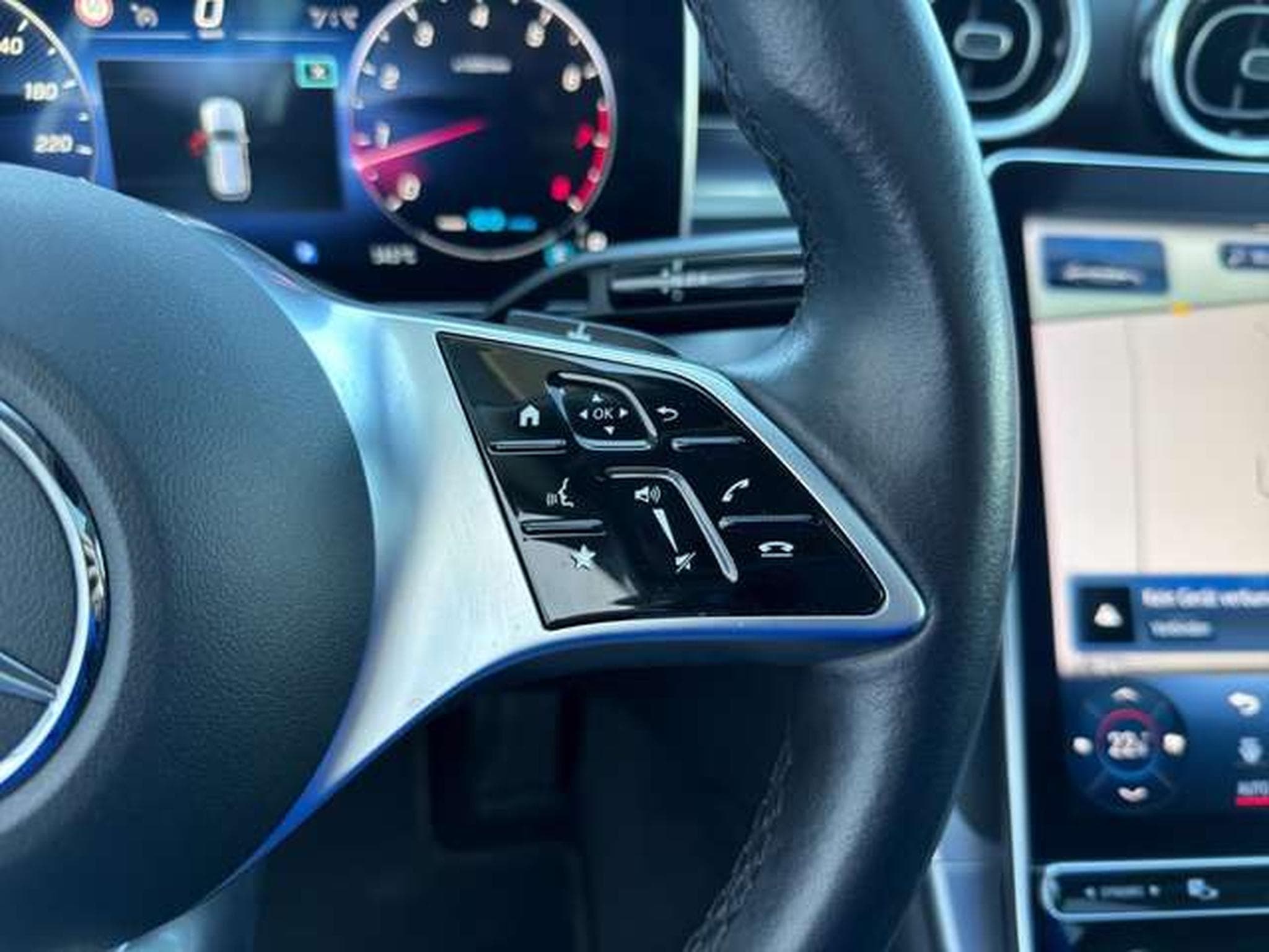 Mercedes C 200 T 4Matic Avantgarde/Pano/Navi/Side-Assist (2022) - Photo 27