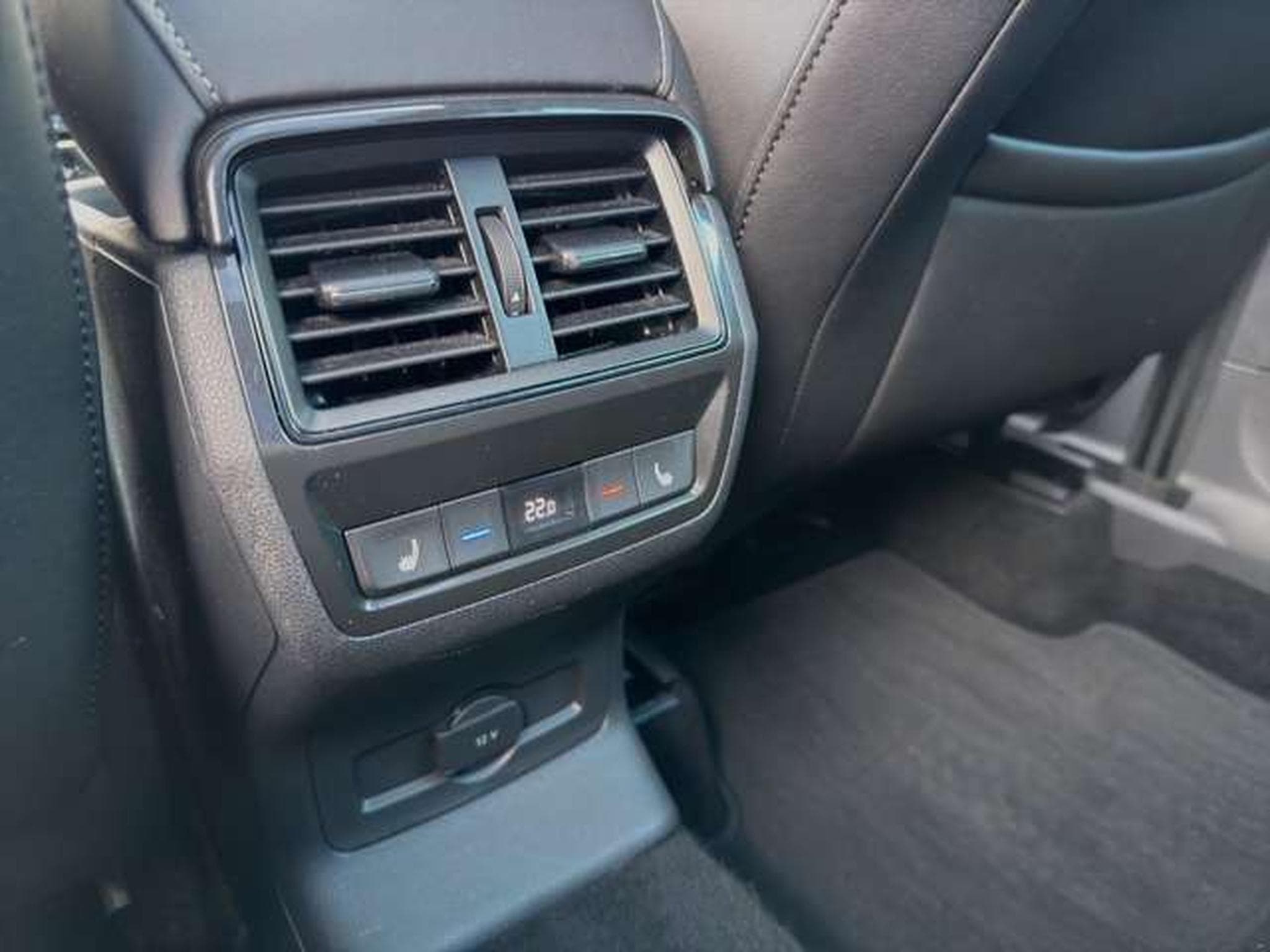 Skoda Karoq Sportline 4x4/AHK/NAVI/ACC/Kamera/DCC (2023) - Photo 23