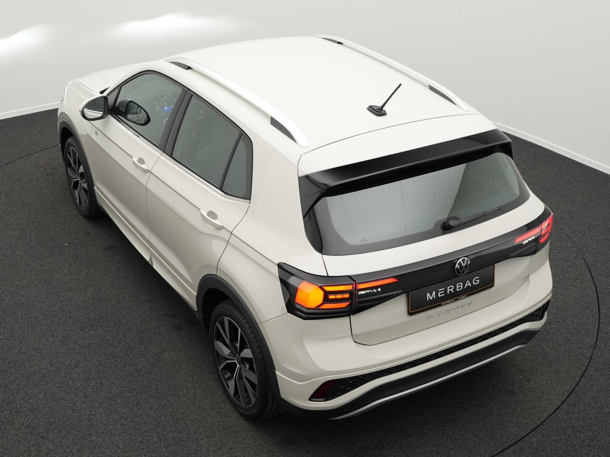 VW T-Cross 1.0 TSI R-Line (2024) - Photo 11