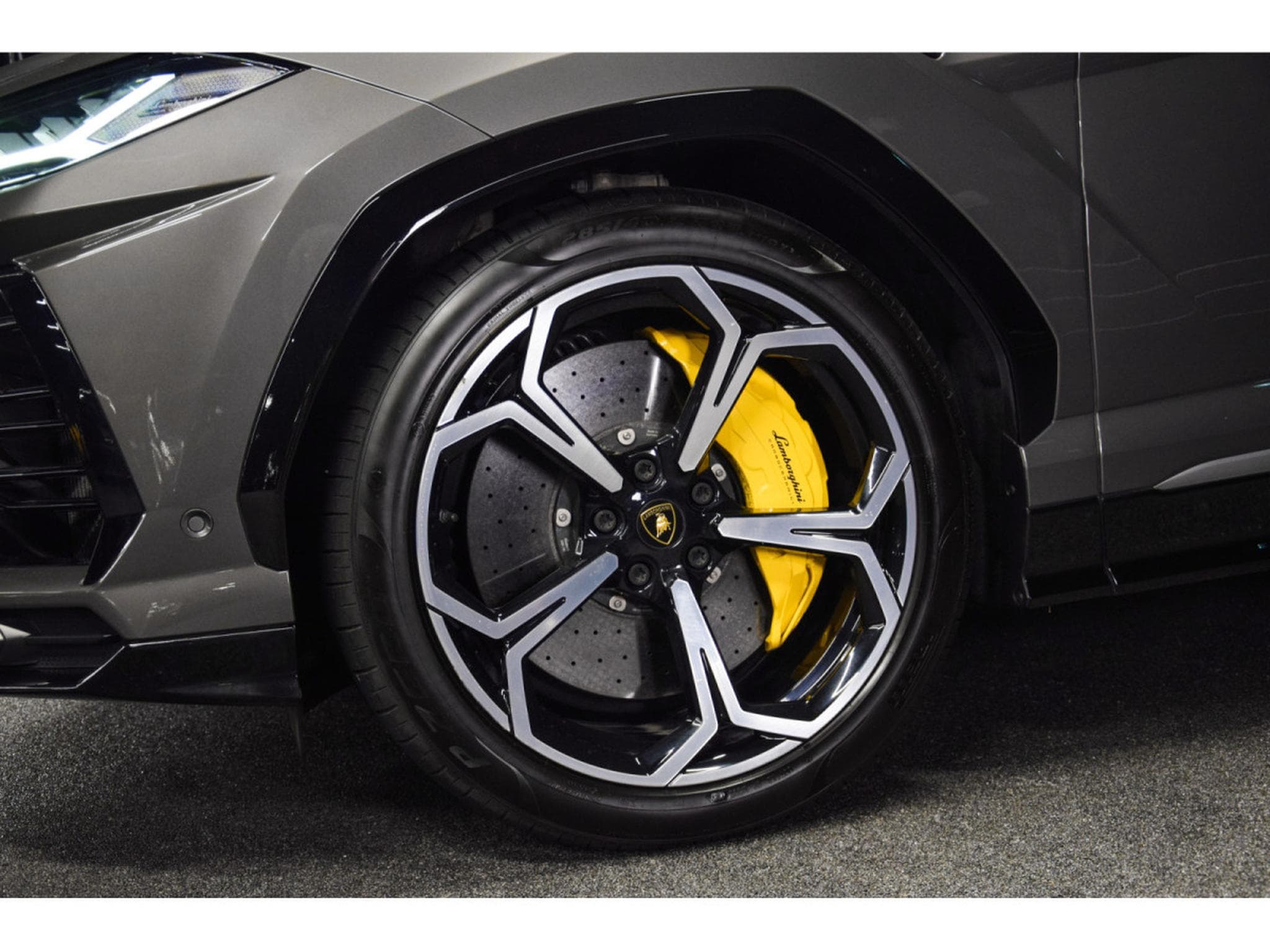Lamborghini Urus V8 - GRIGIO KERES / GIALLO (2022) - Photo 12