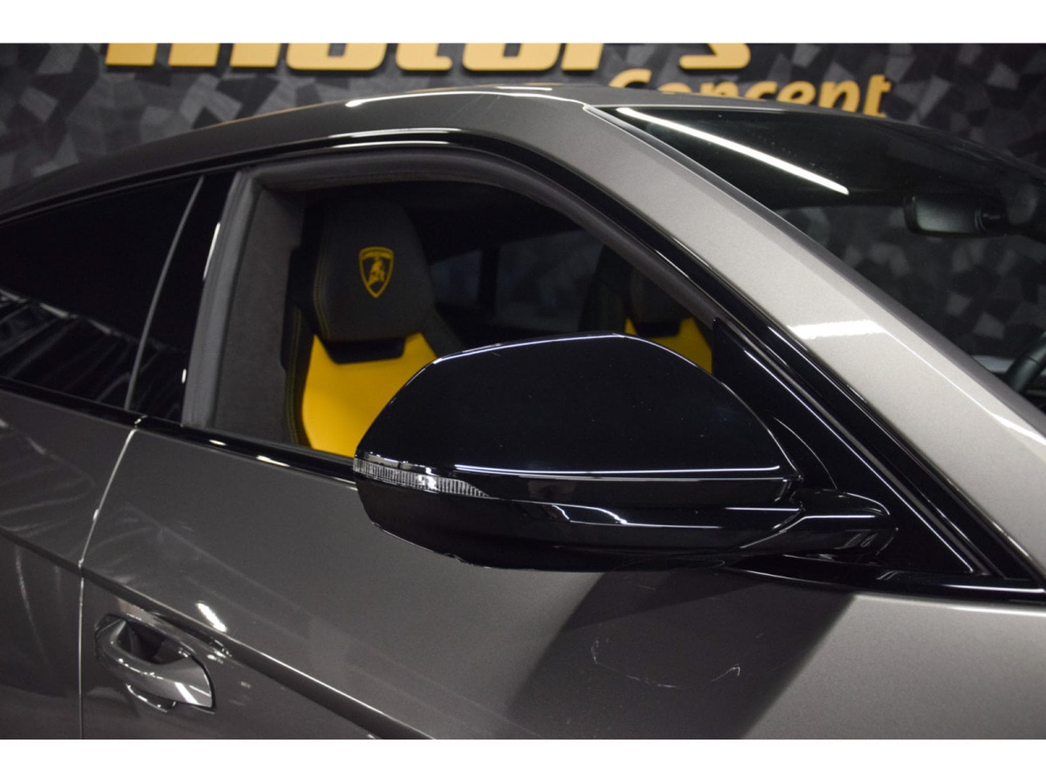 Lamborghini Urus V8 - GRIGIO KERES / GIALLO (2022) - Photo 24