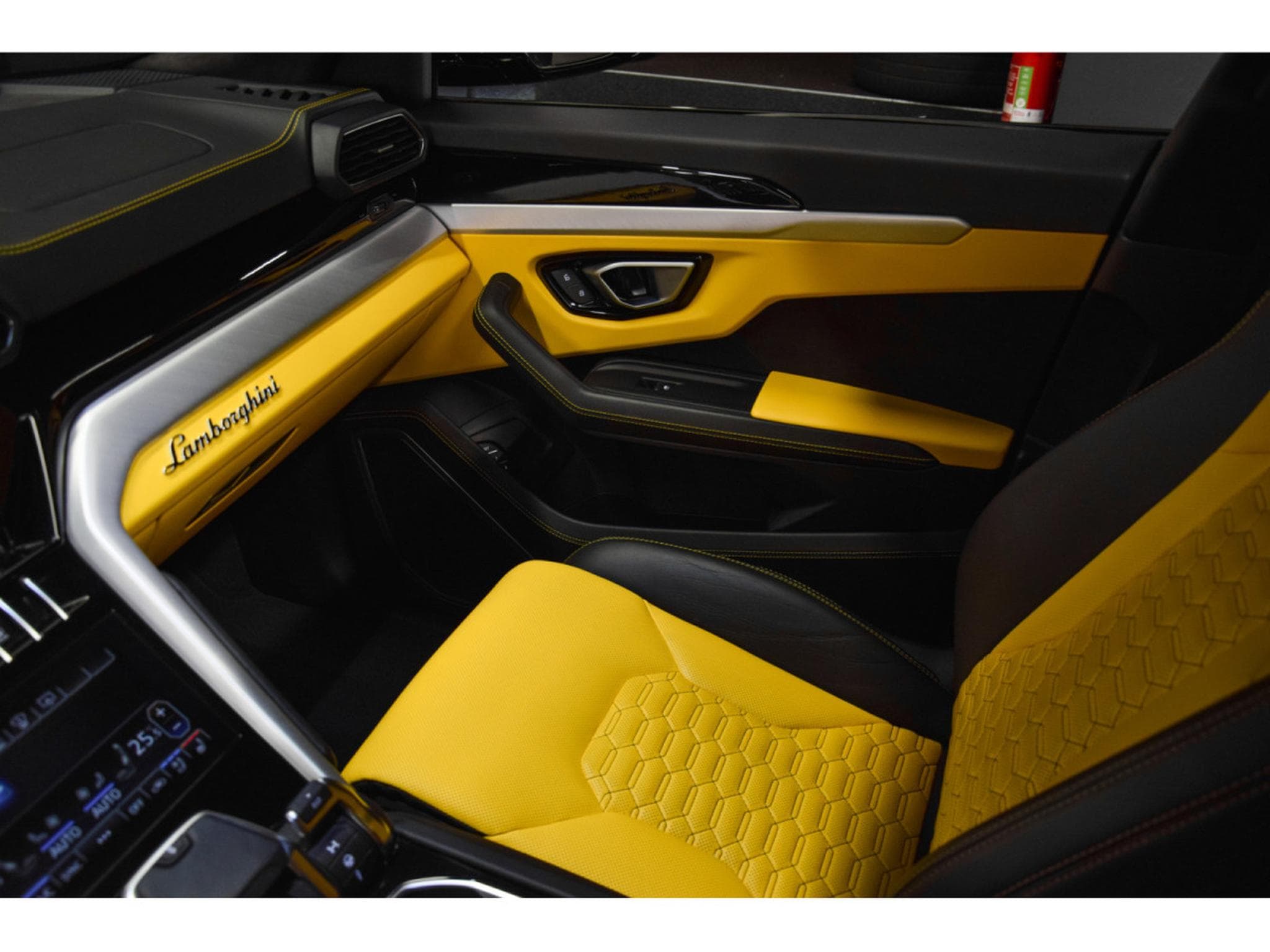 Lamborghini Urus V8 - GRIGIO KERES / GIALLO (2022) - Photo 30