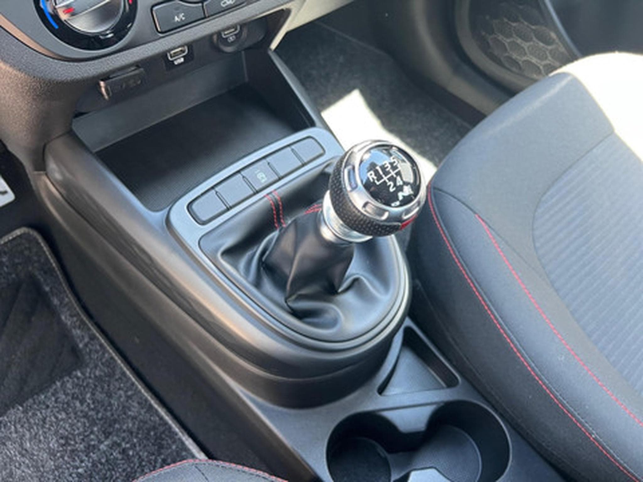 Hyundai i10 1.0 T-GDi Twist N-Line (2022) - Photo 22