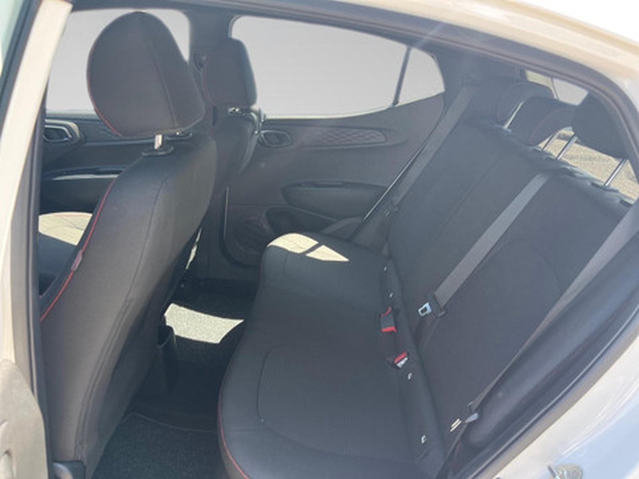 Hyundai i10 1.0 T-GDi Twist N-Line (2022) - Photo 24