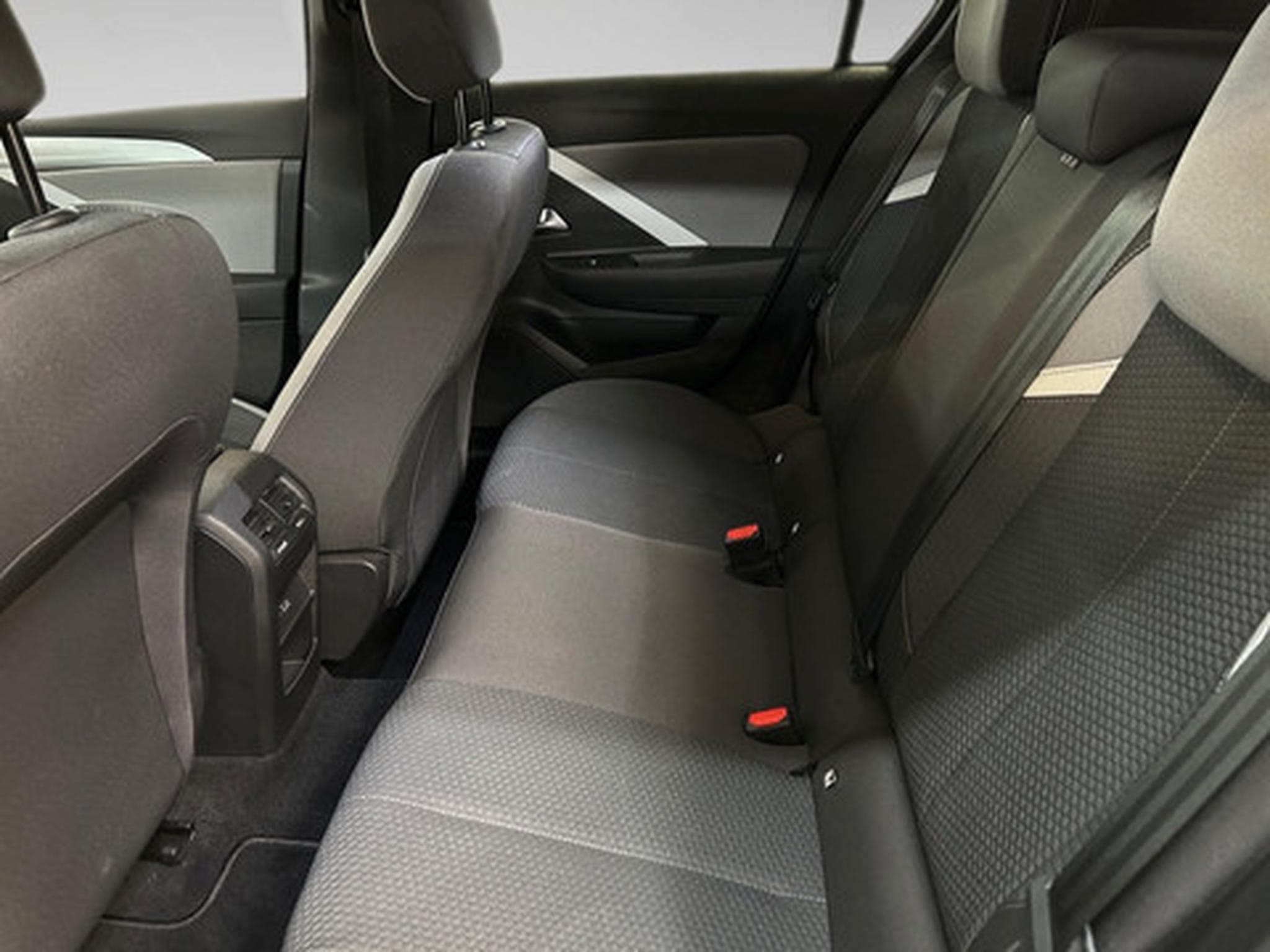 Opel Astra L Edition (2023) - Photo 17