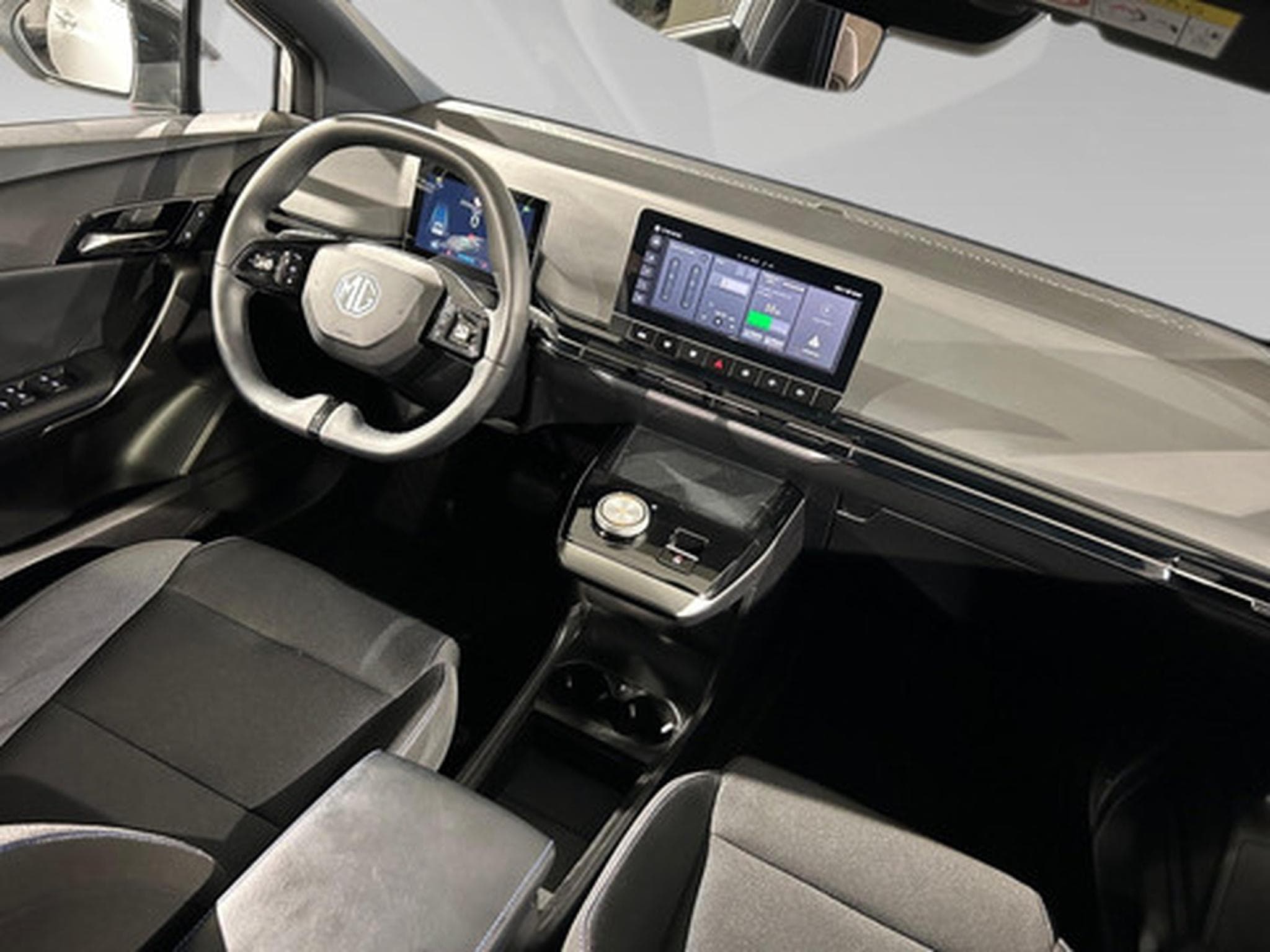 MG MG4 COMFORT 64 kWh (2023) - Photo 17