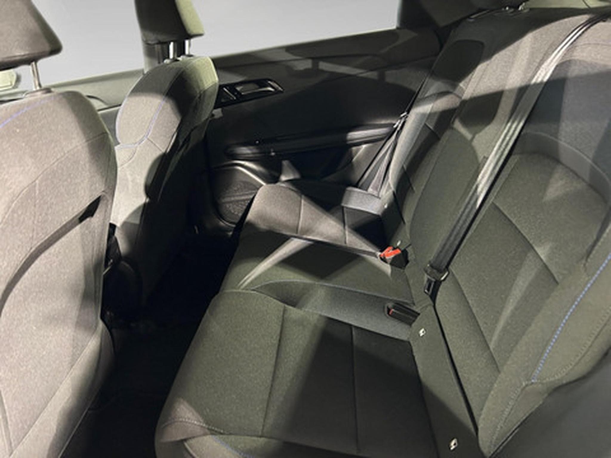 MG MG4 COMFORT 64 kWh (2023) - Photo 18