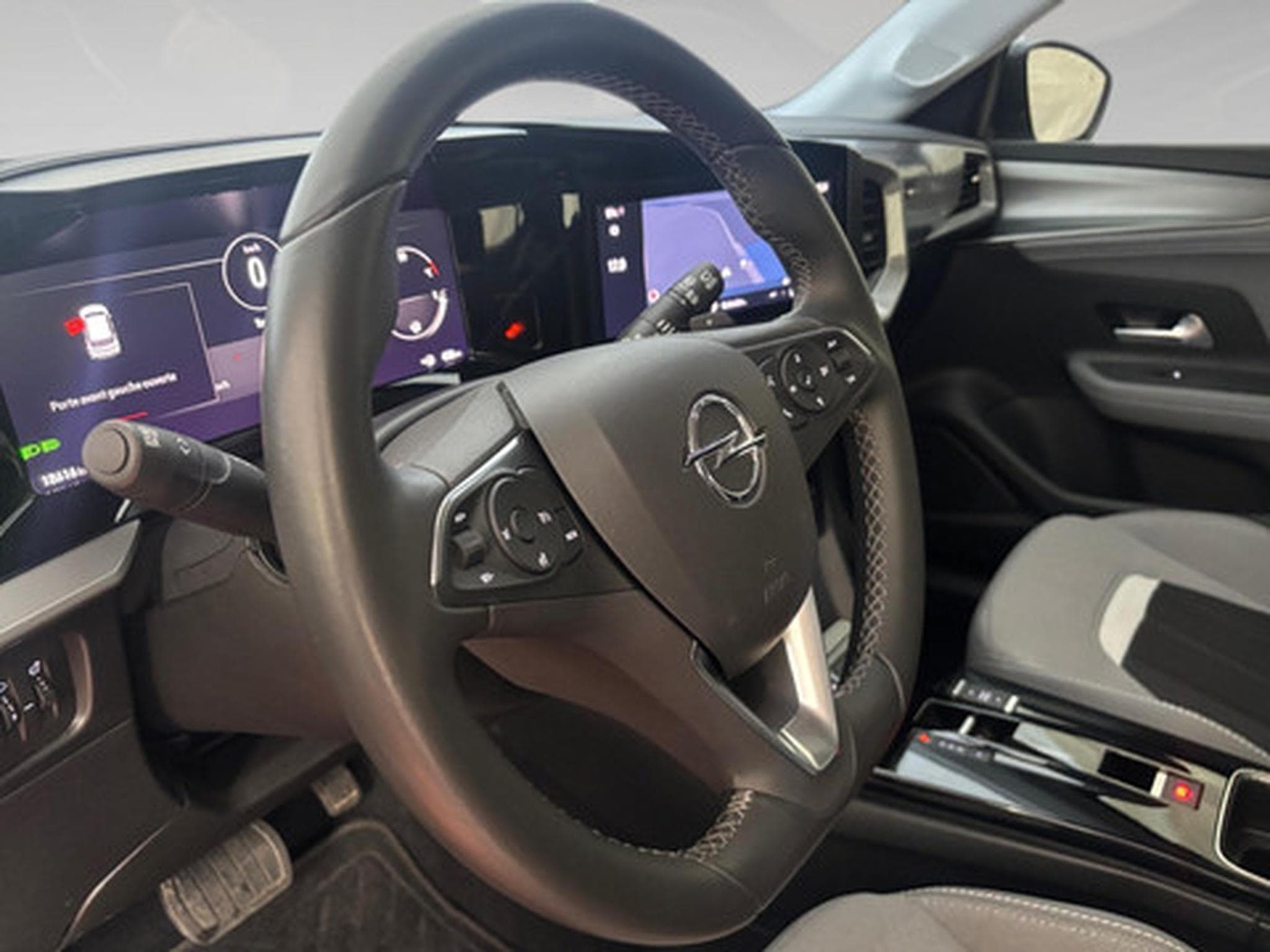 Opel Mokka Elegance (2023) - Photo 6
