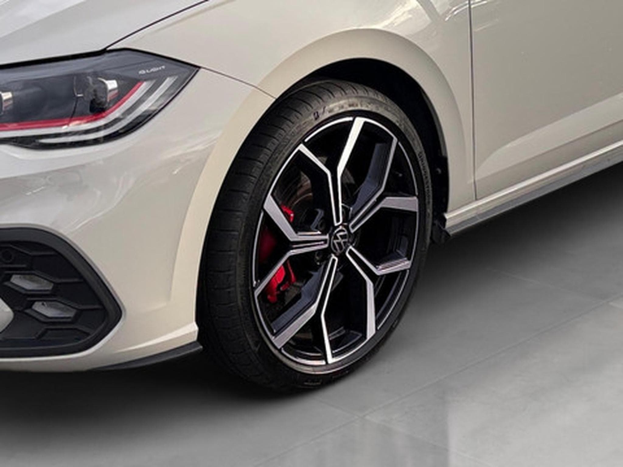 VW Polo GTI 2.0 GTI 207 PS Couleur Blanche (2024) - Photo 20