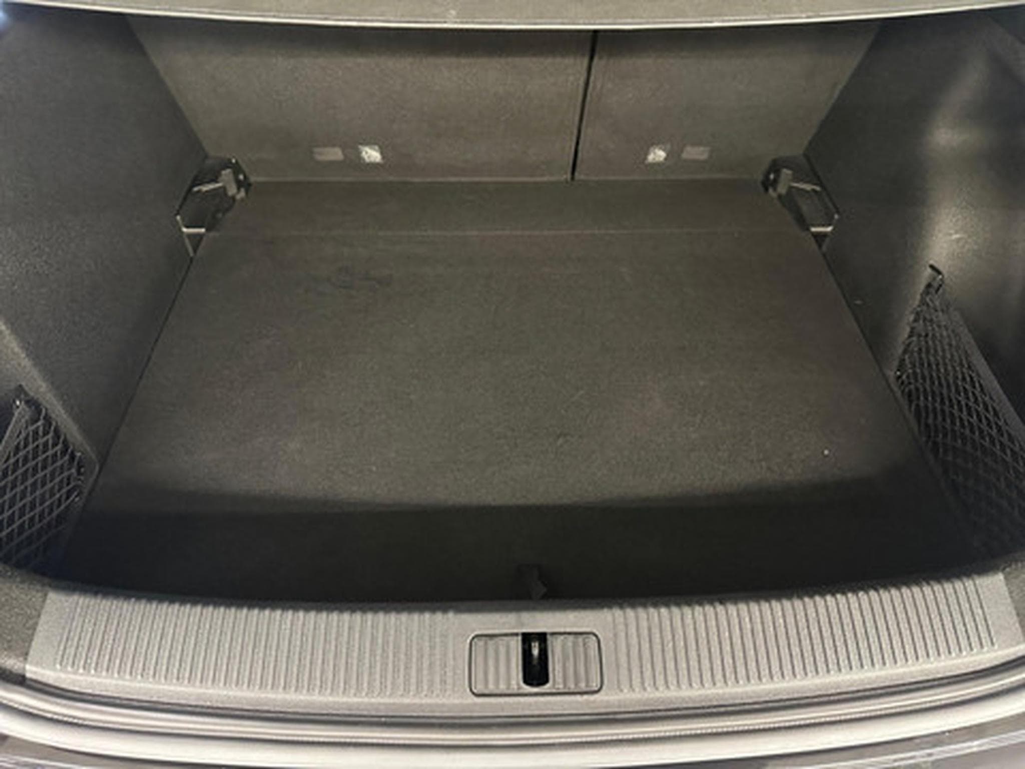 MG MG5 LUXURY (2023) - Photo 12