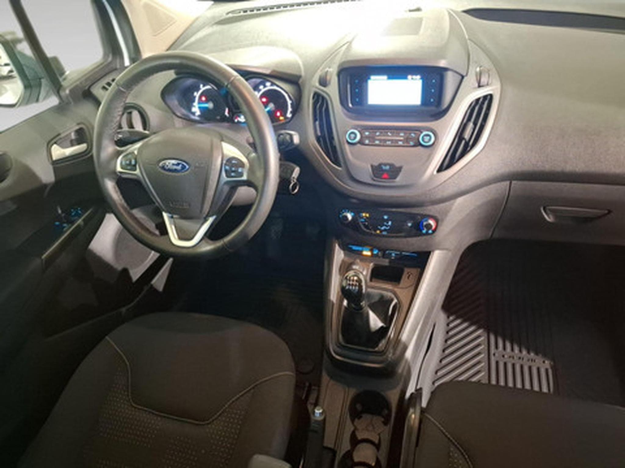 Ford Transit 1.0 Trend (2024) - Photo 11
