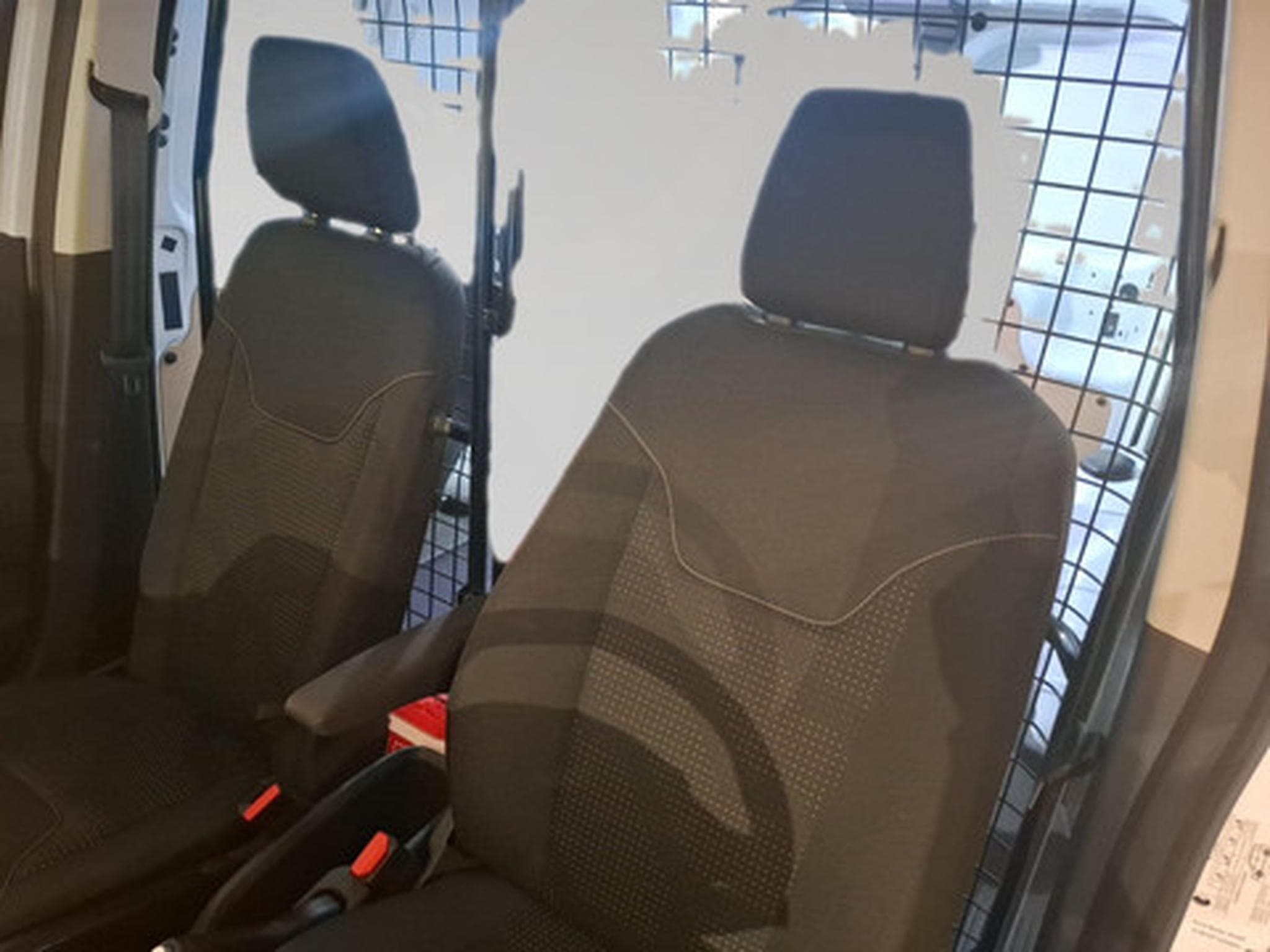 Ford Transit 1.0 Trend (2024) - Photo 18
