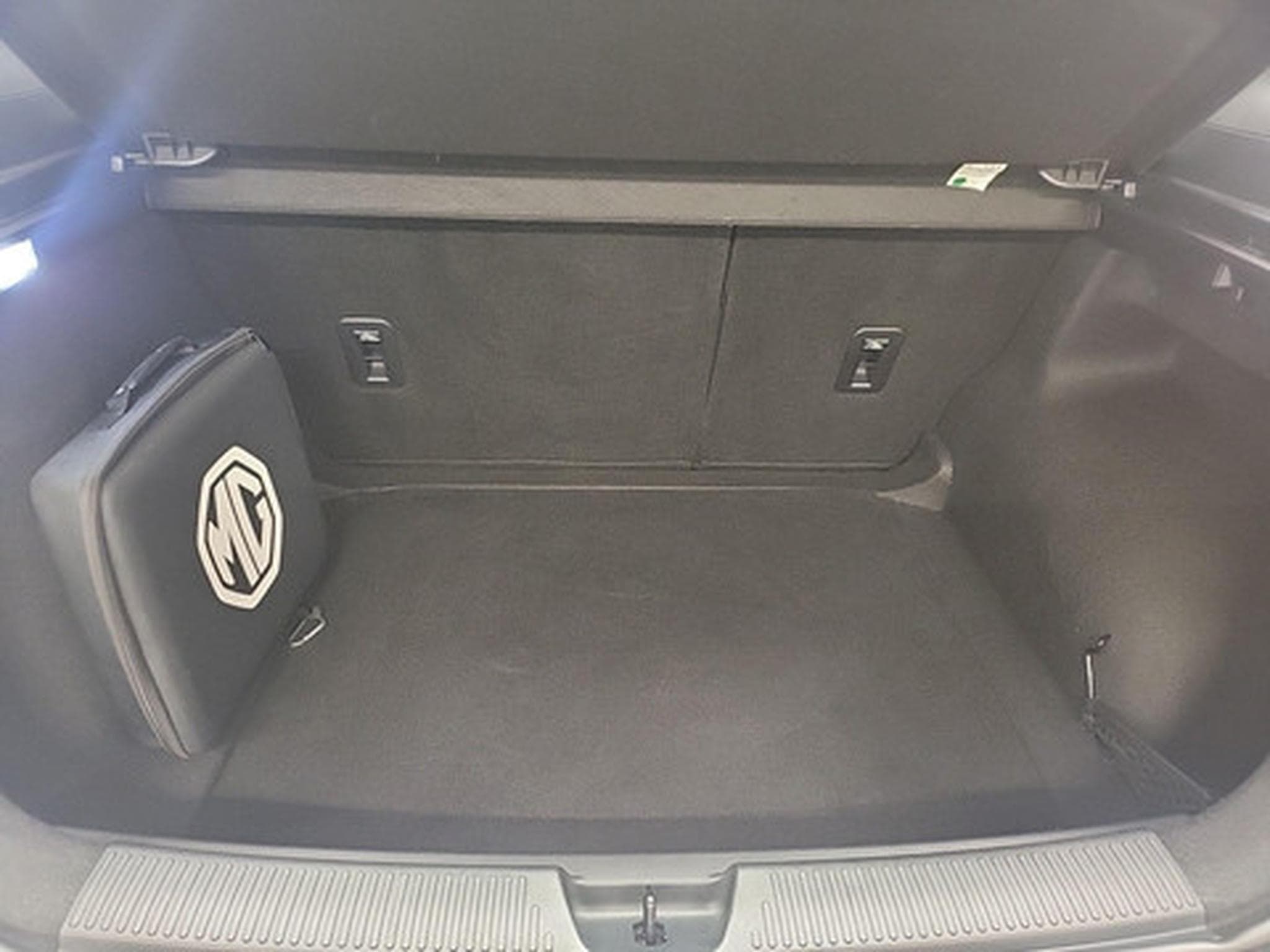 MG MG4 STANDARD (2023) - Photo 12