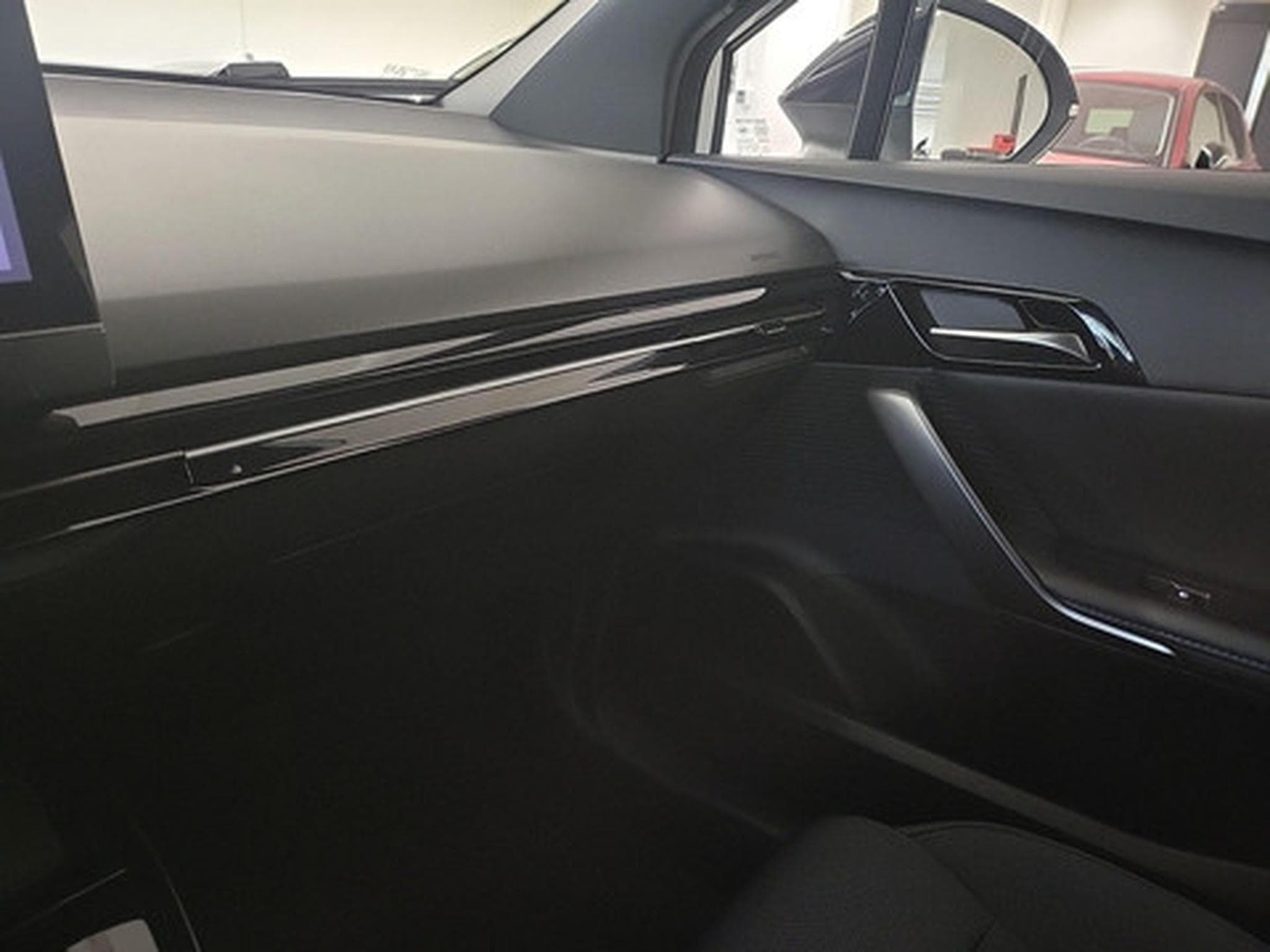 MG MG4 STANDARD (2023) - Photo 9