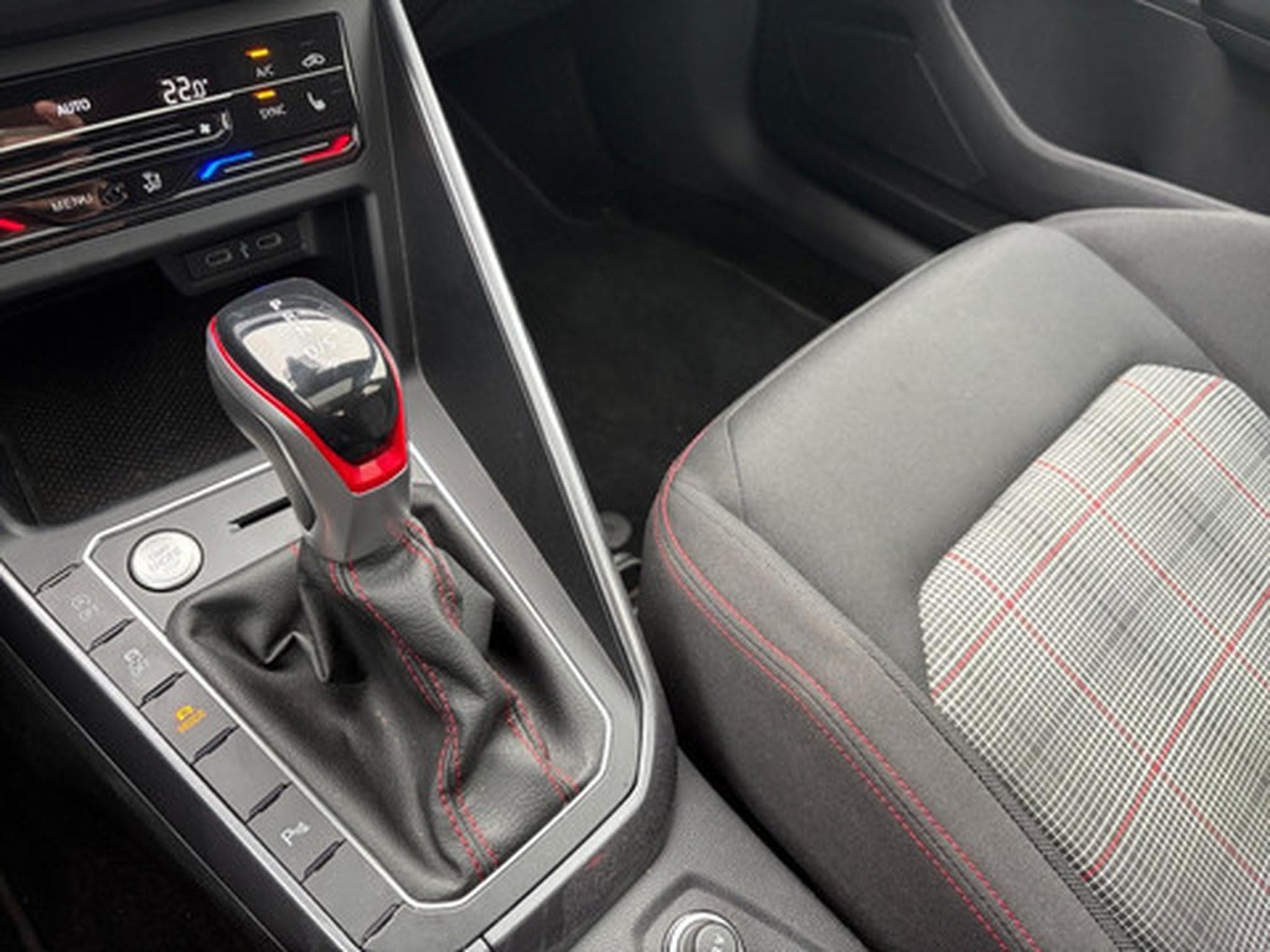 VW Polo GTI 2.0 GTI 207 PS Couleur Gris Fonce (2024) - Photo 10