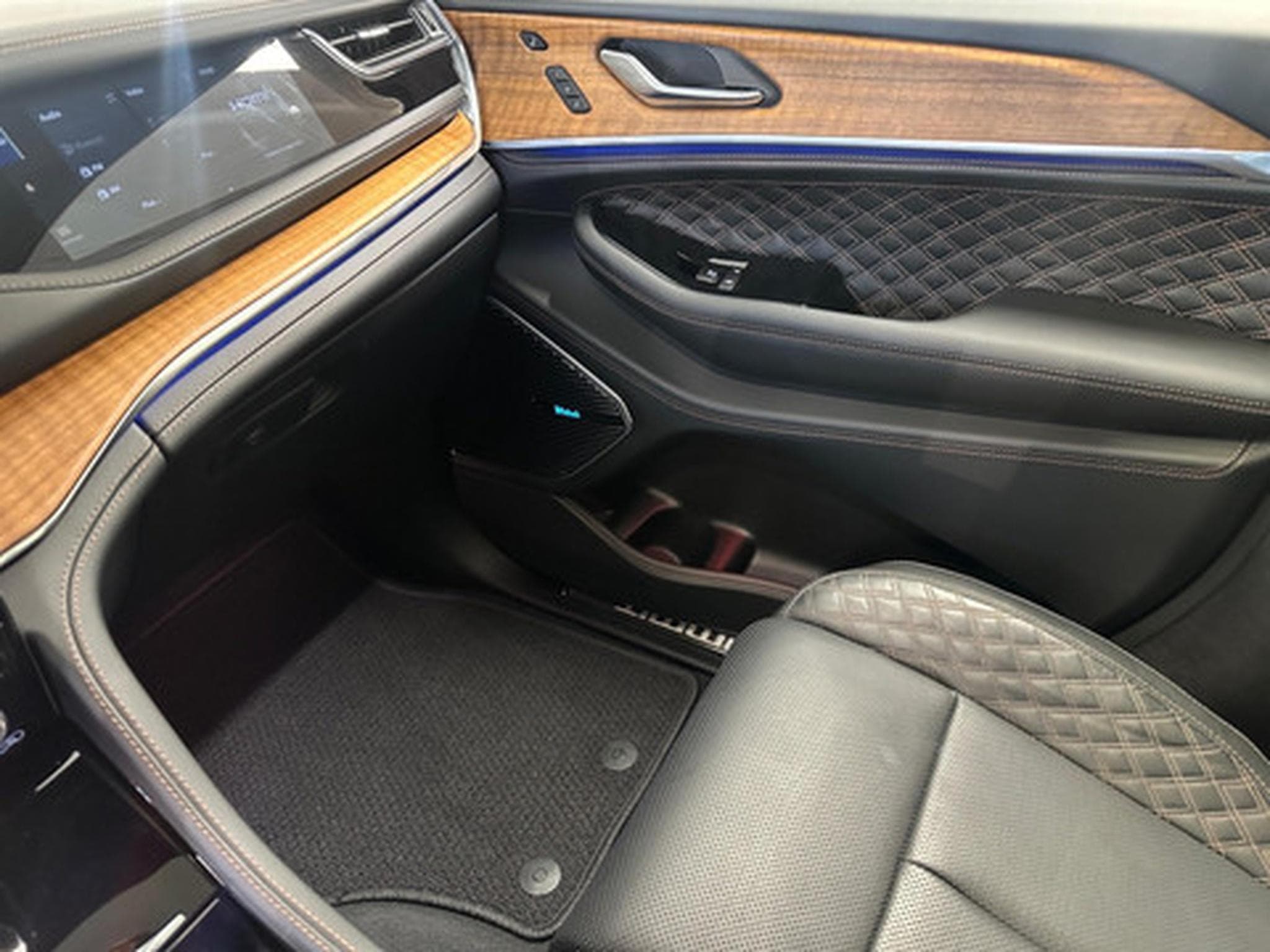 Jeep Cherokee 2.0 4XE SUMMIT RESERVE (2023) - Photo 20