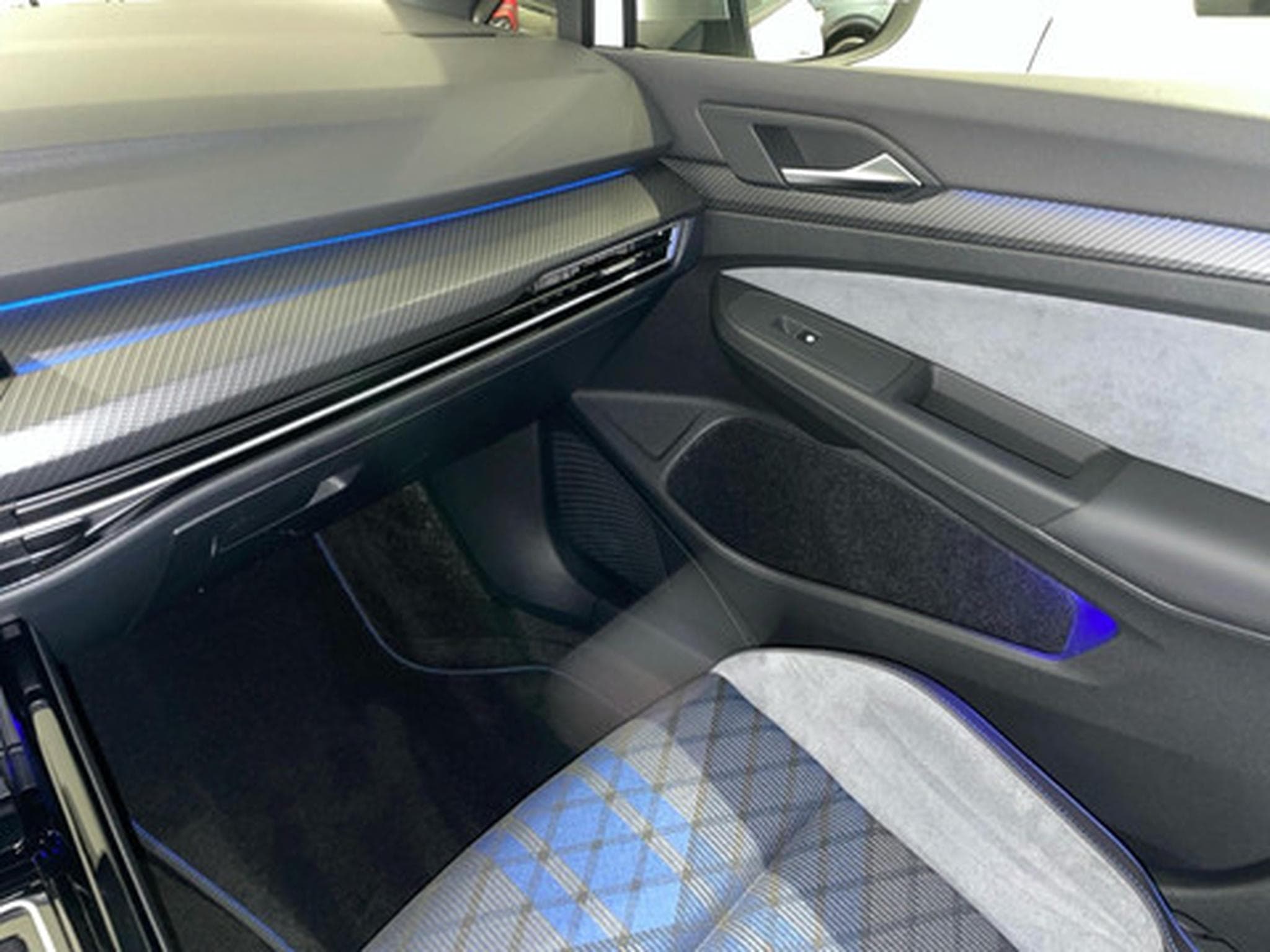 VW Golf 2.0 TSI OPF DSG 4MOTION R (2023) - Photo 9