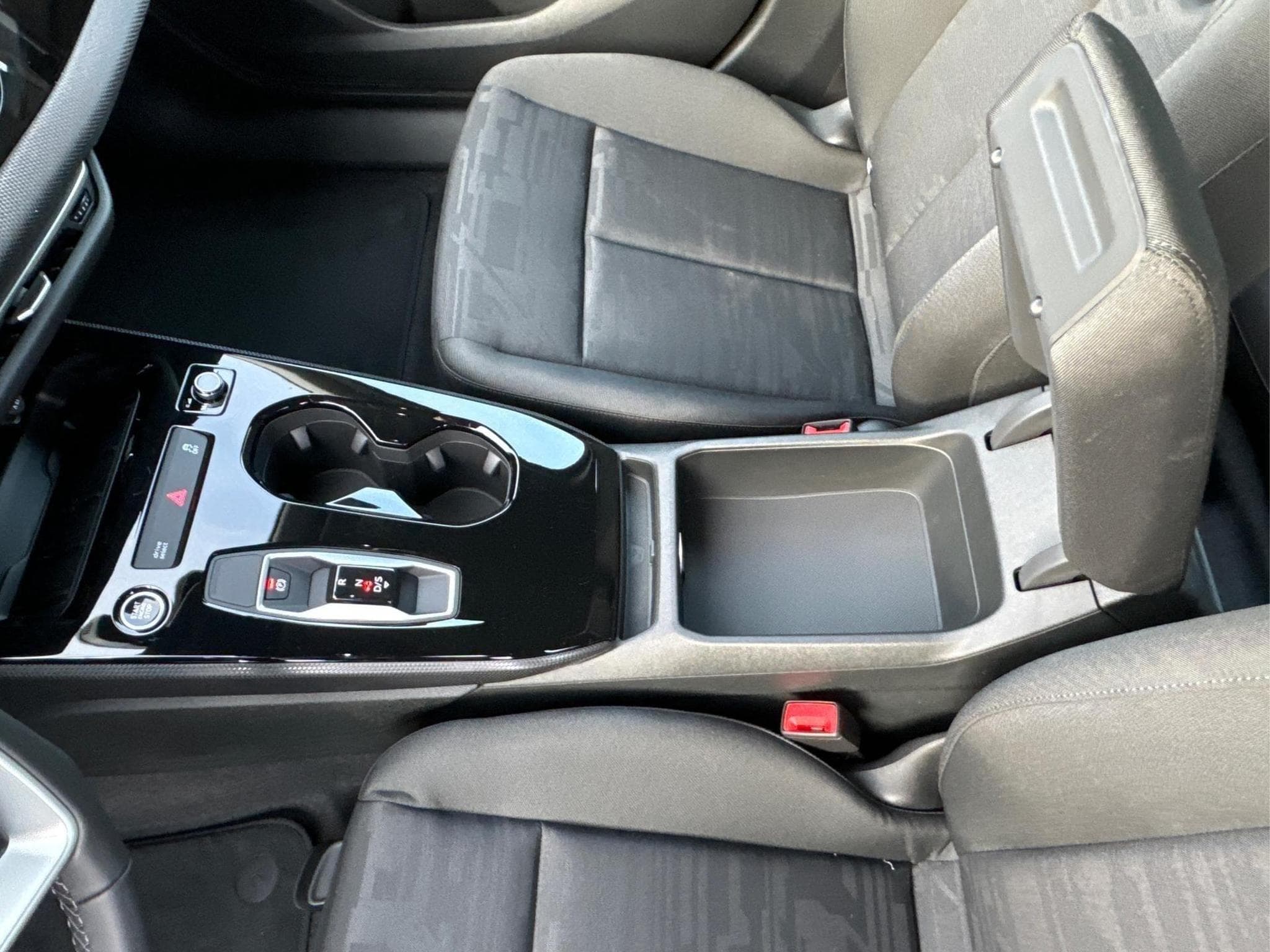 Audi A5 Basis (2025) - Photo 16