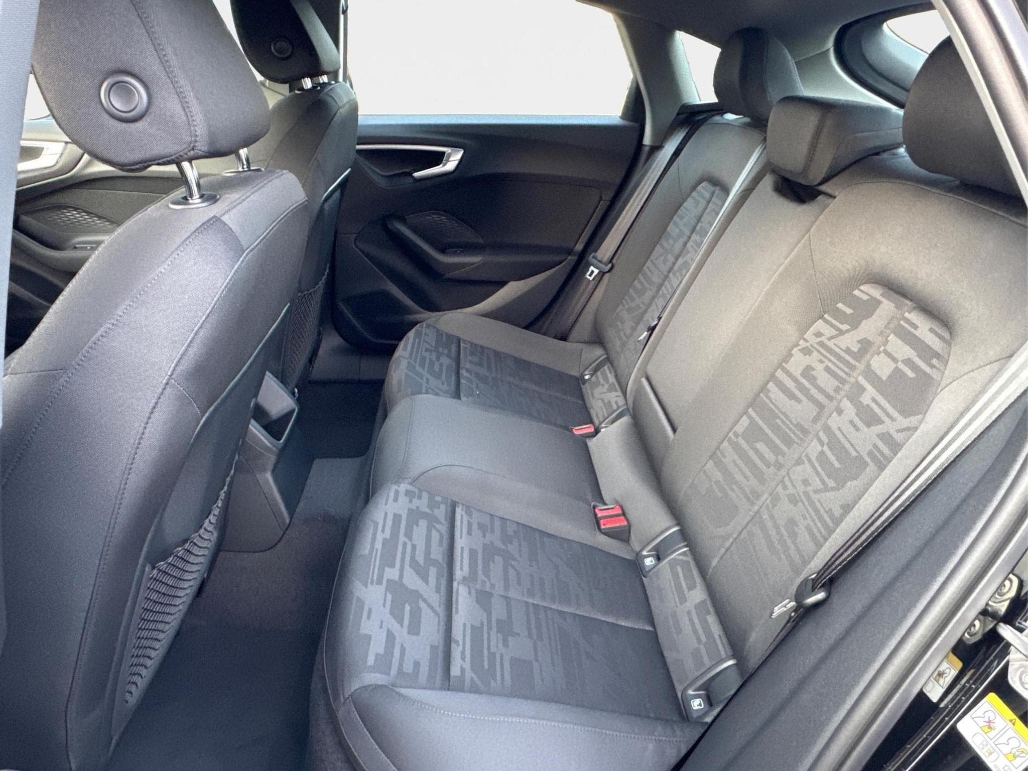 Audi A5 Basis (2025) - Photo 18