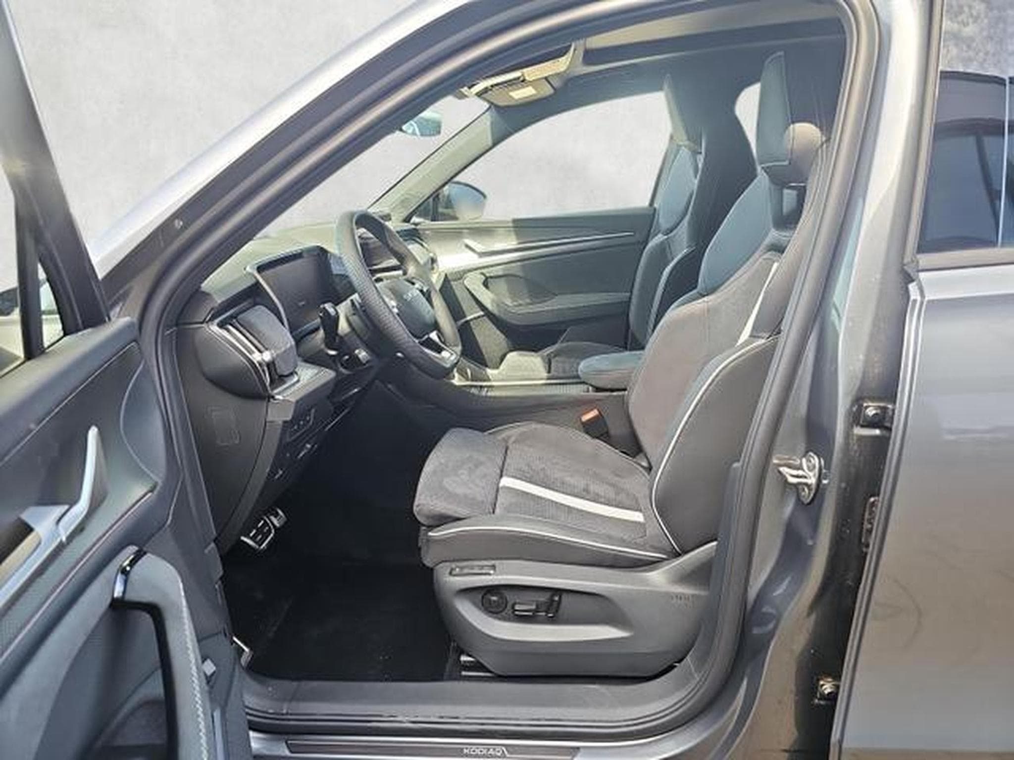 Skoda Kodiaq 1.5 TSI mHEV 110 kW Sportline (2026) - Photo 9