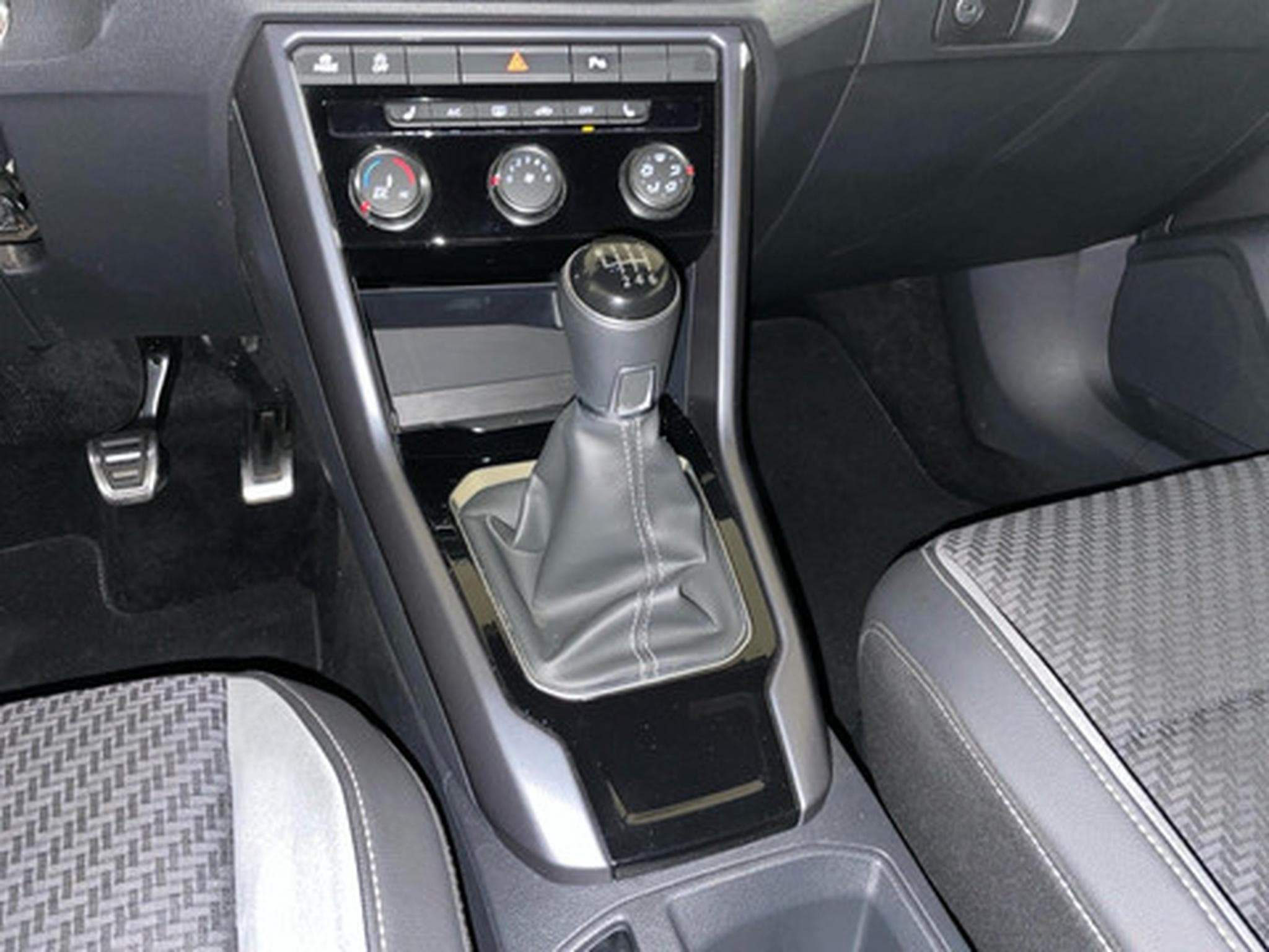 VW T-Roc Cabrio 1.5 TSI R-LINE (2021) - Photo 10