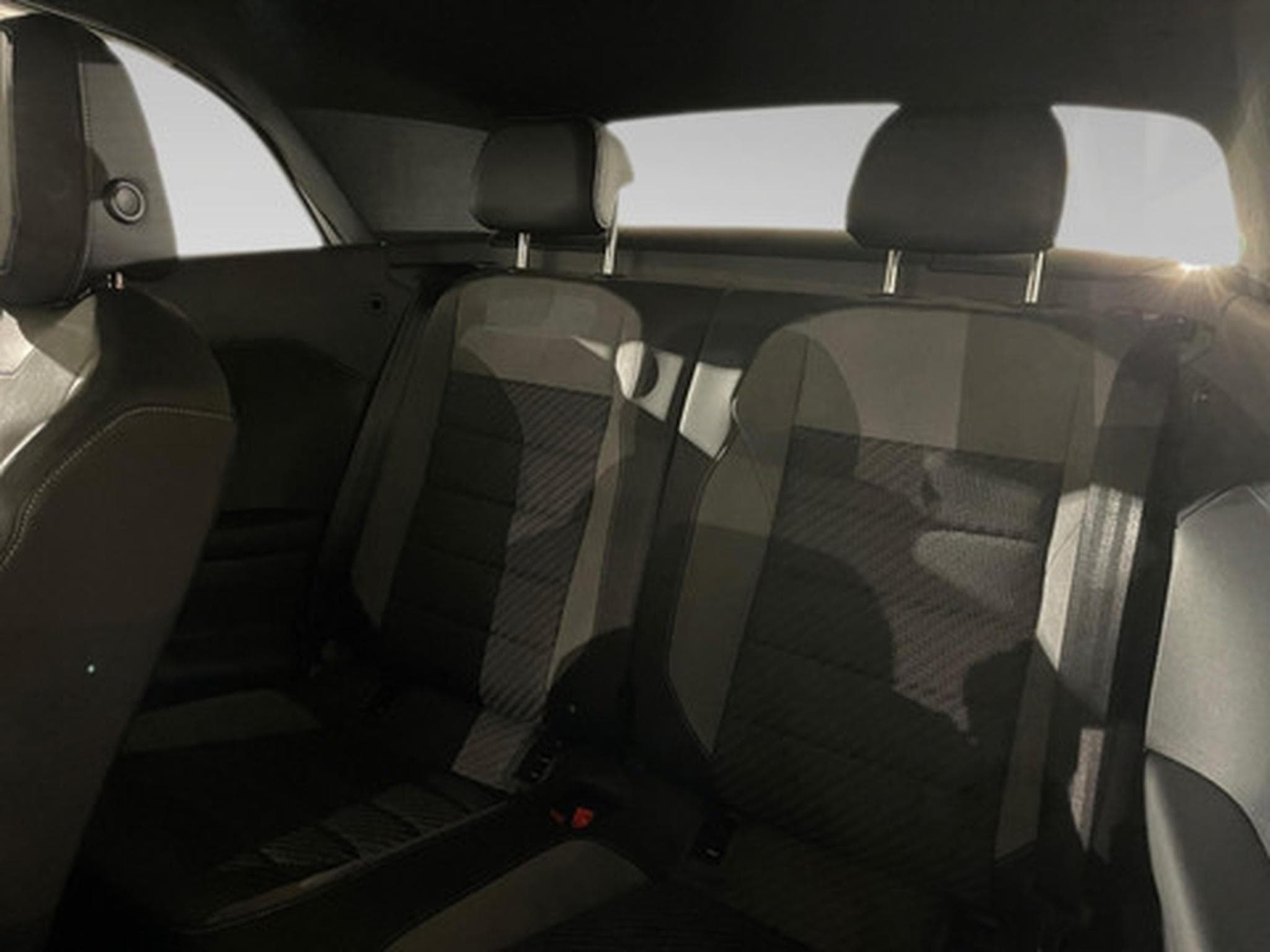 VW T-Roc Cabrio 1.5 TSI R-LINE (2021) - Photo 11