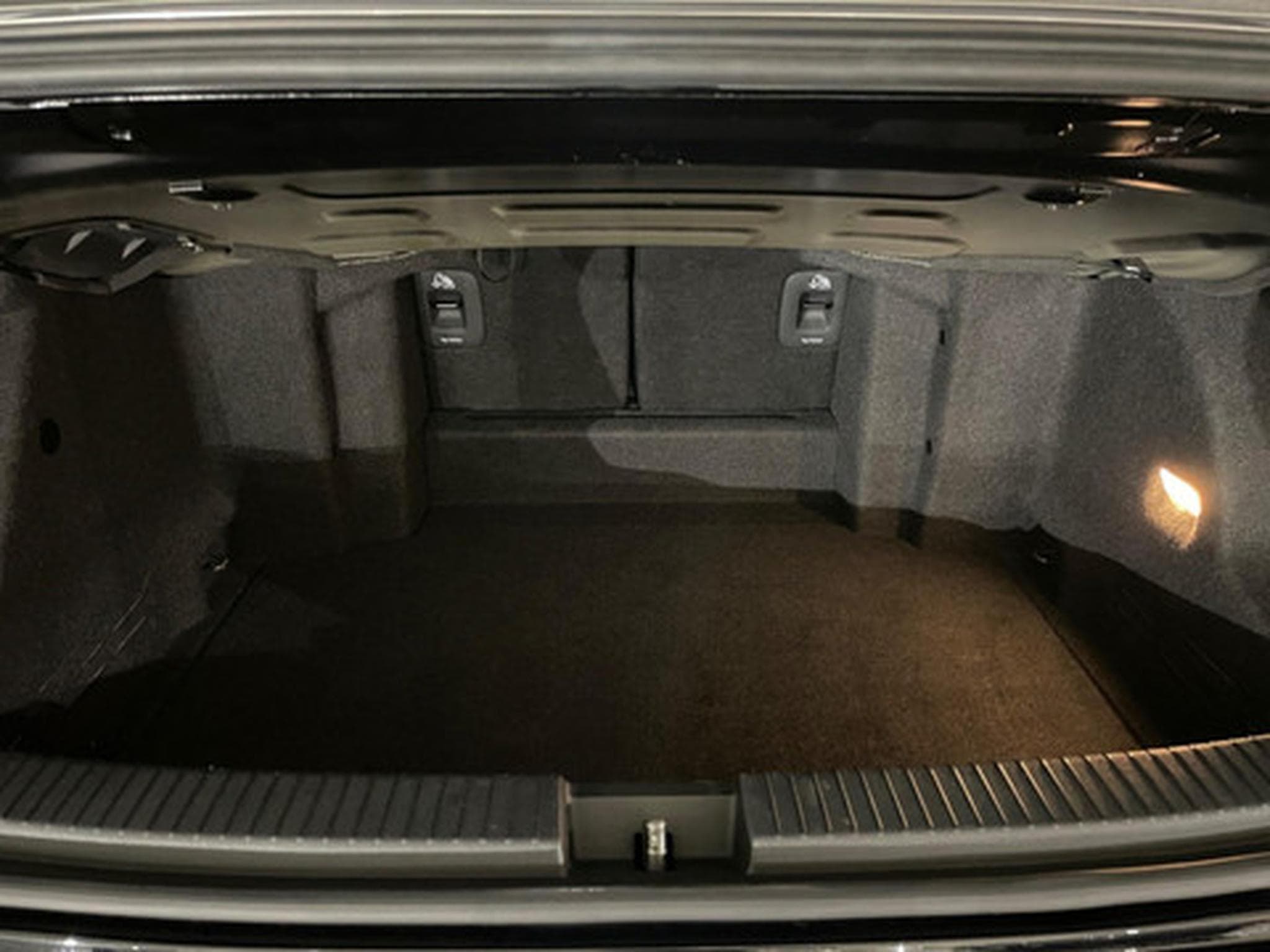 VW T-Roc Cabrio 1.5 TSI R-LINE (2021) - Photo 12