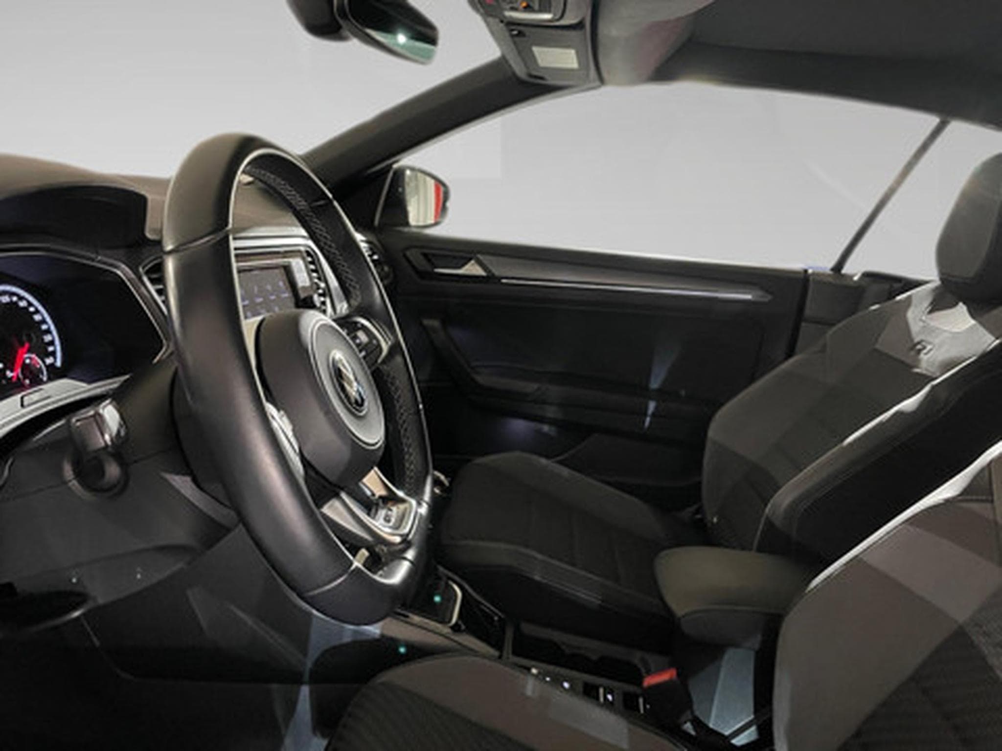VW T-Roc Cabrio 1.5 TSI R-LINE (2021) - Photo 4