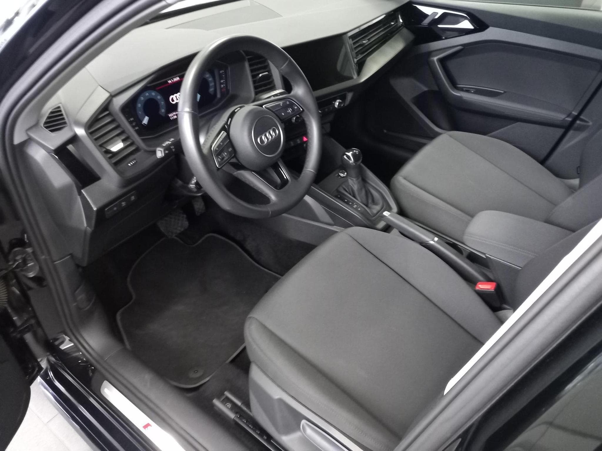 Audi A1 Sportback S line (2024) - Photo 2