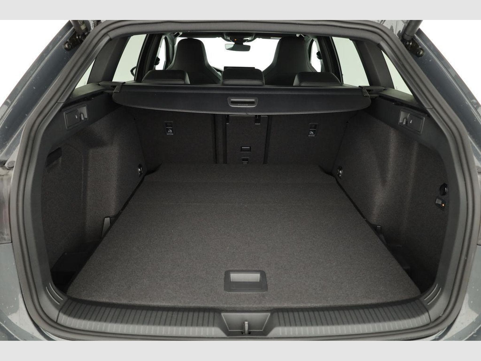 VW Golf Variant 2.0 TSI 150 kW 4Motion R-Line (2026) - Photo 11