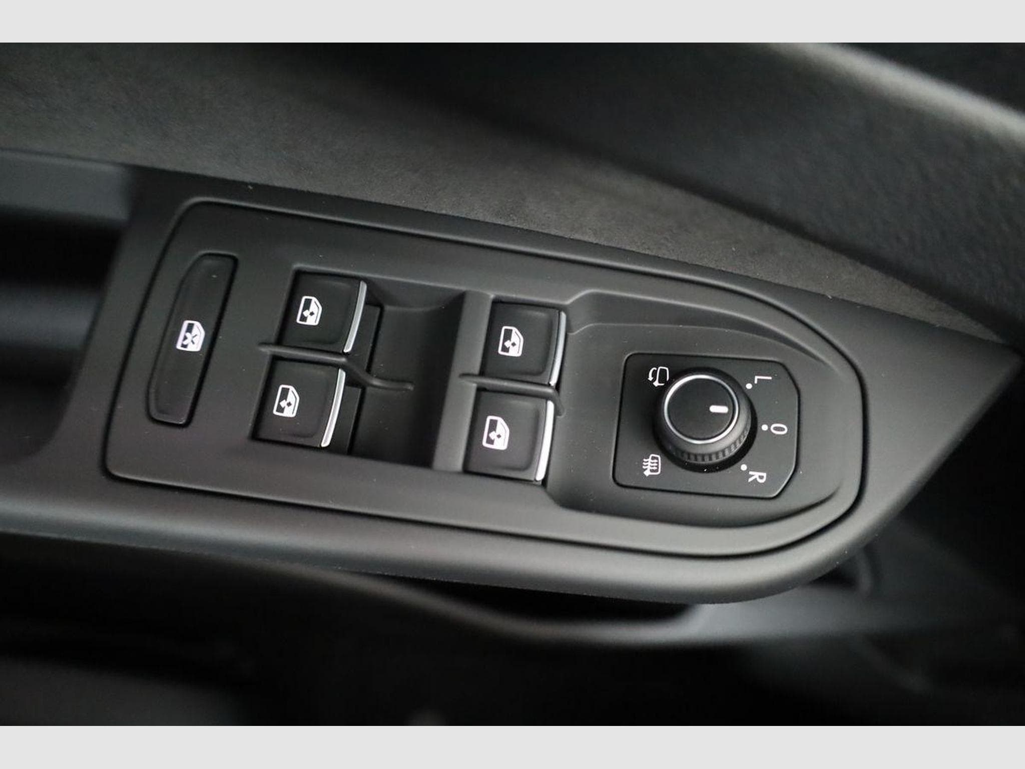 VW Golf Variant 2.0 TSI 150 kW 4Motion R-Line (2026) - Photo 7