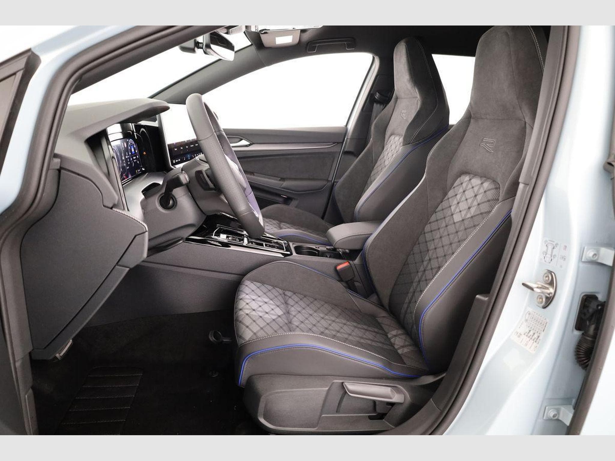 VW Golf Variant 2.0 TSI 150 kW 4Motion R-Line (2026) - Photo 9