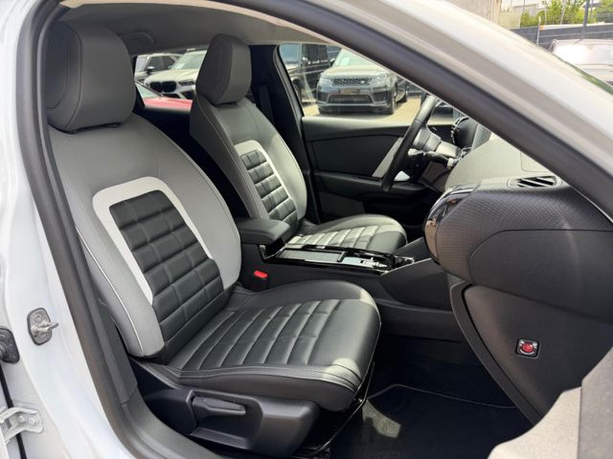 Citroën C4 C4 LIM MAX*FACELIFT*AUT*KAMERA*LEDER*LED*TOP (2025) - Photo 15