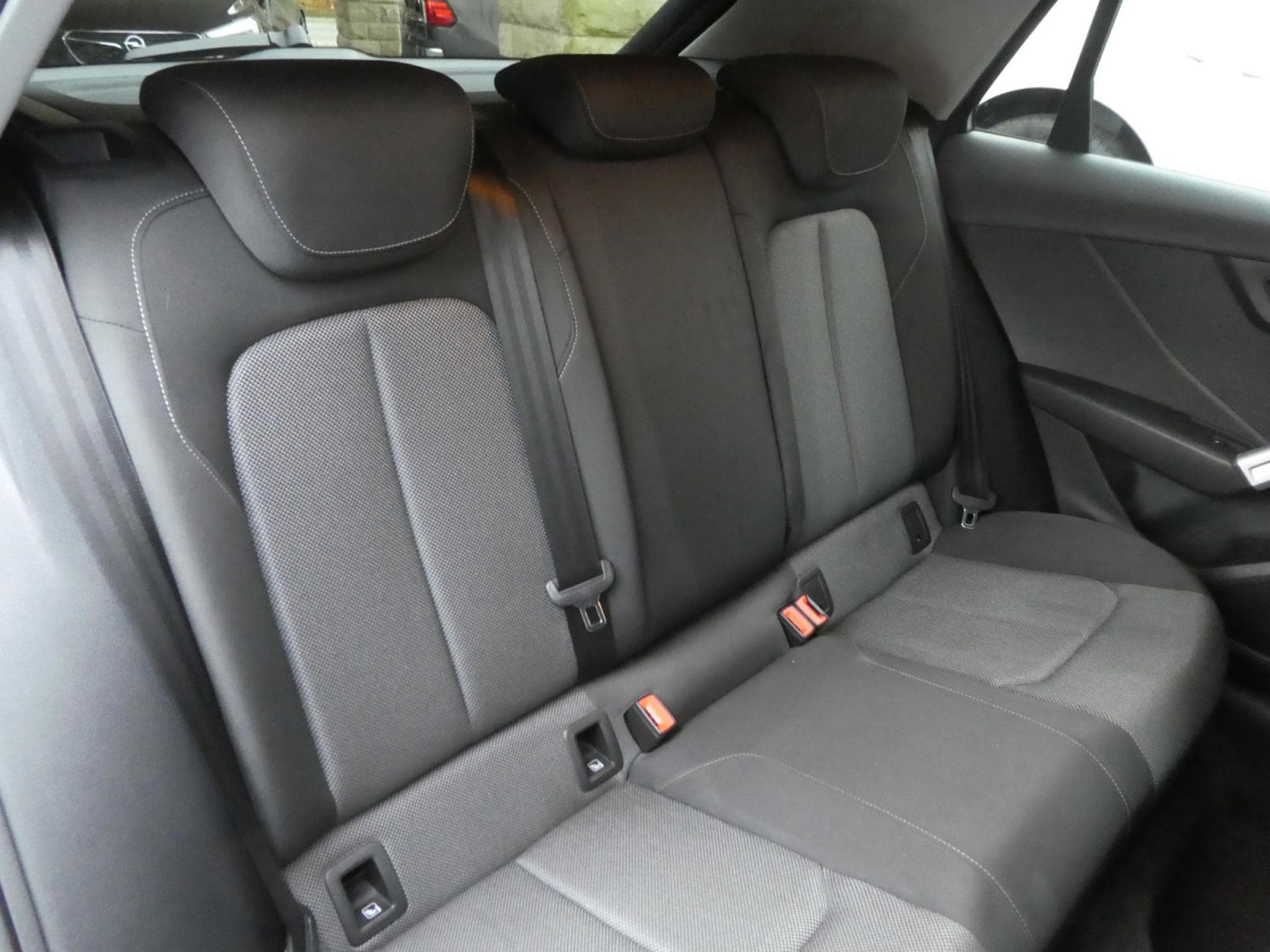 Audi Q2 TDi 116 Sport (2018) - Photo 4