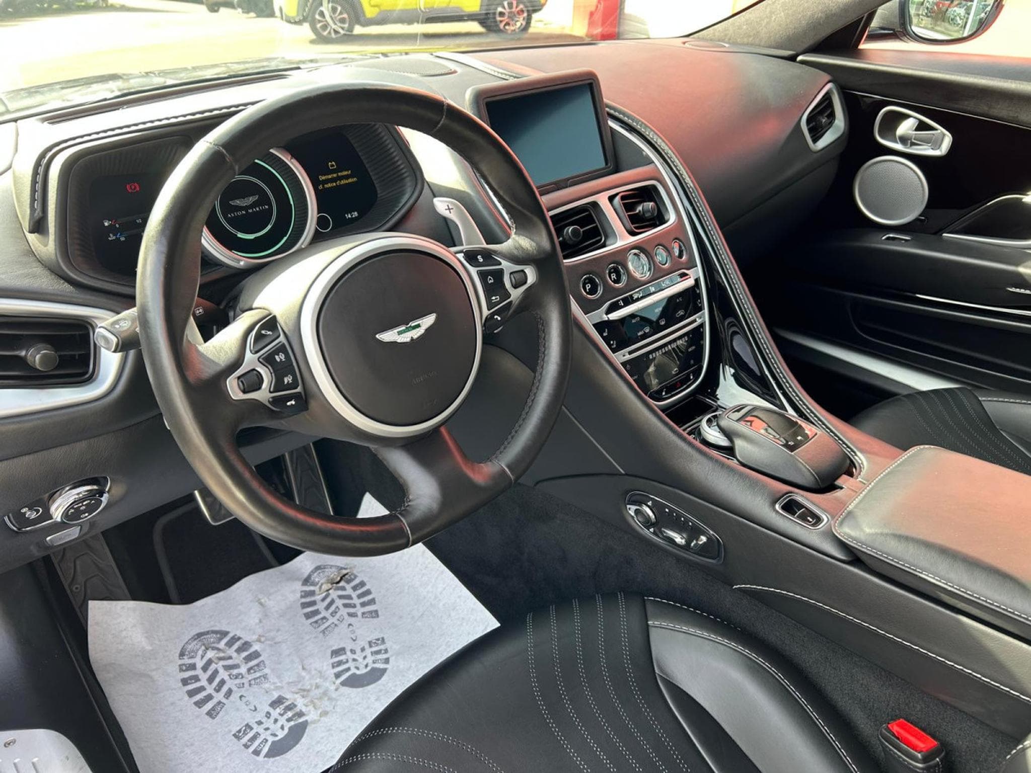 Aston-Martin DB11 DB 11 (2020) - Photo 8