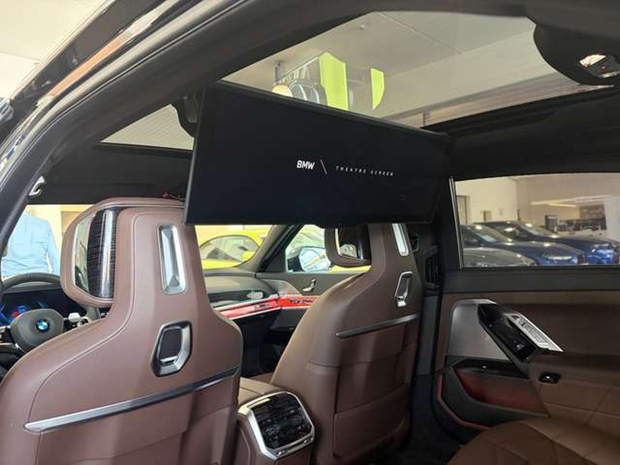 BMW 740 d xDrive DAB Aktivlenkung RFK (2025) - Photo 13