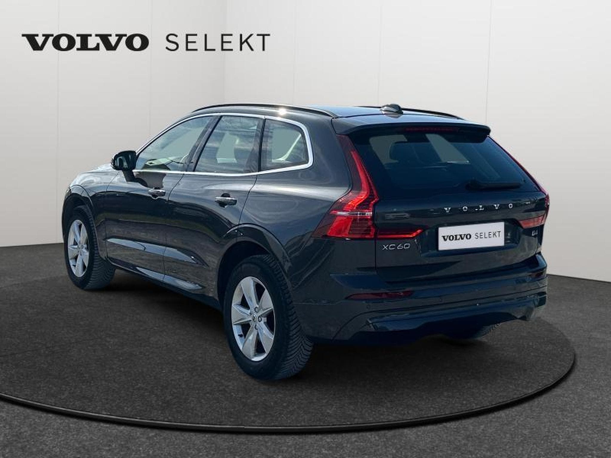 Volvo XC60 B4 Core / Diesel (2023) - Photo 5
