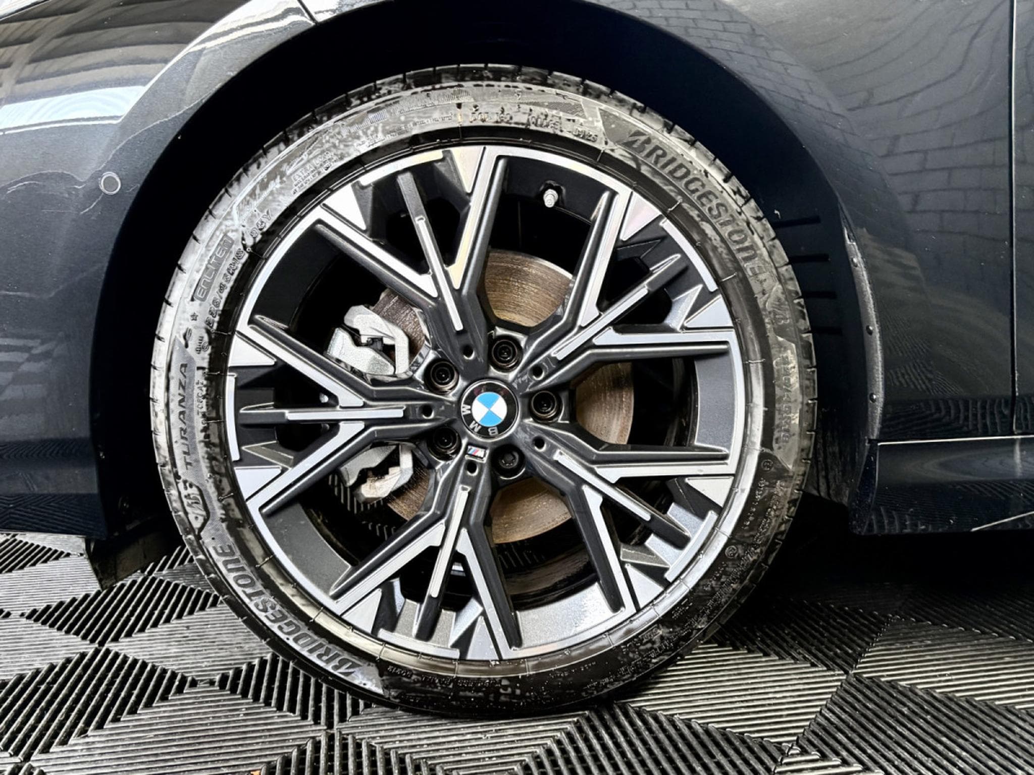 BMW 120 120i M-Sport 170CV  *Sièges Chauffants* Shadow Line * (2025) - Photo 24