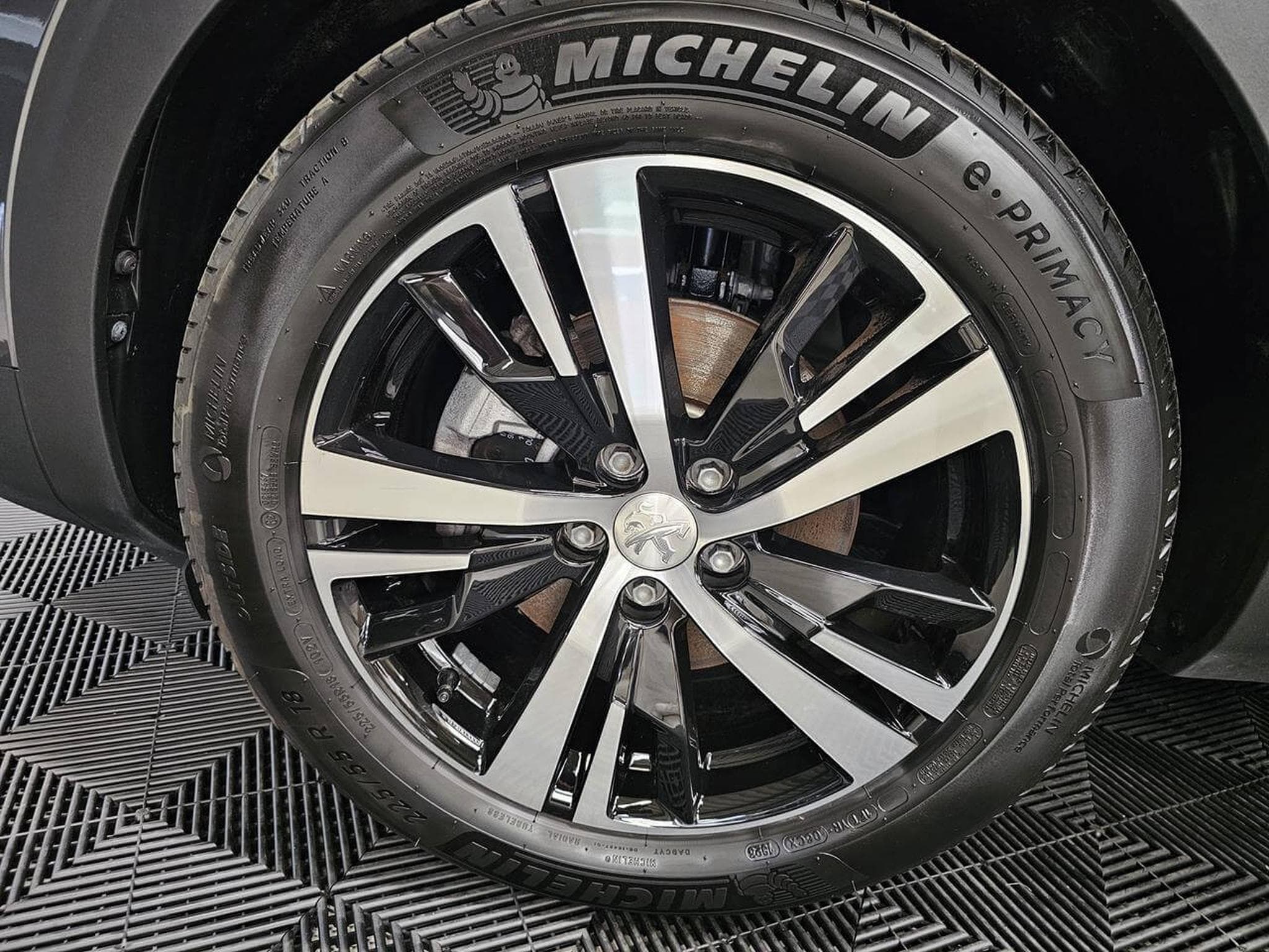 Peugeot 3008 GT 1.2 130 EAT8 (2023) - Photo 4