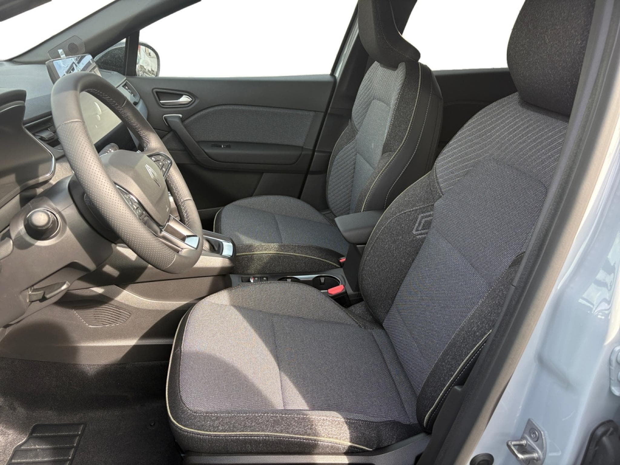 Renault Captur 1.33 TCe MHEV Techno GPF (2026) - Photo 6