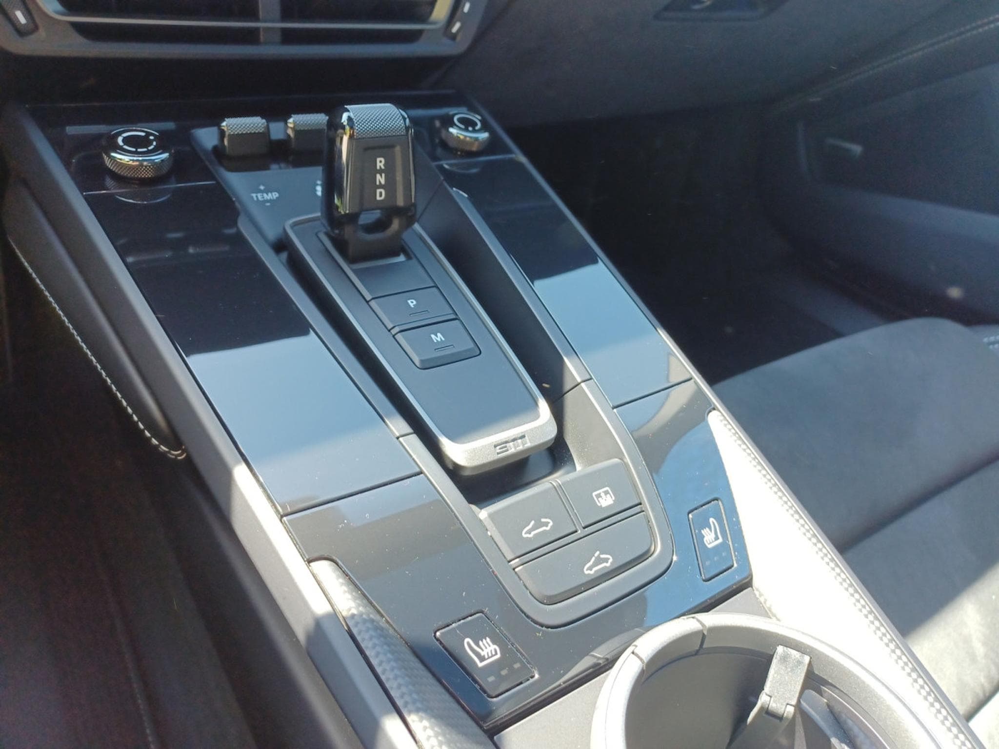 Porsche 911 Carrera 4 GTS (2024) - Photo 12