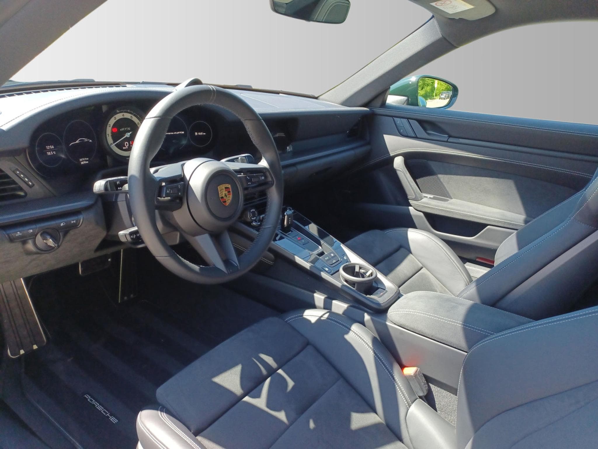 Porsche 911 Carrera 4 GTS (2024) - Photo 8