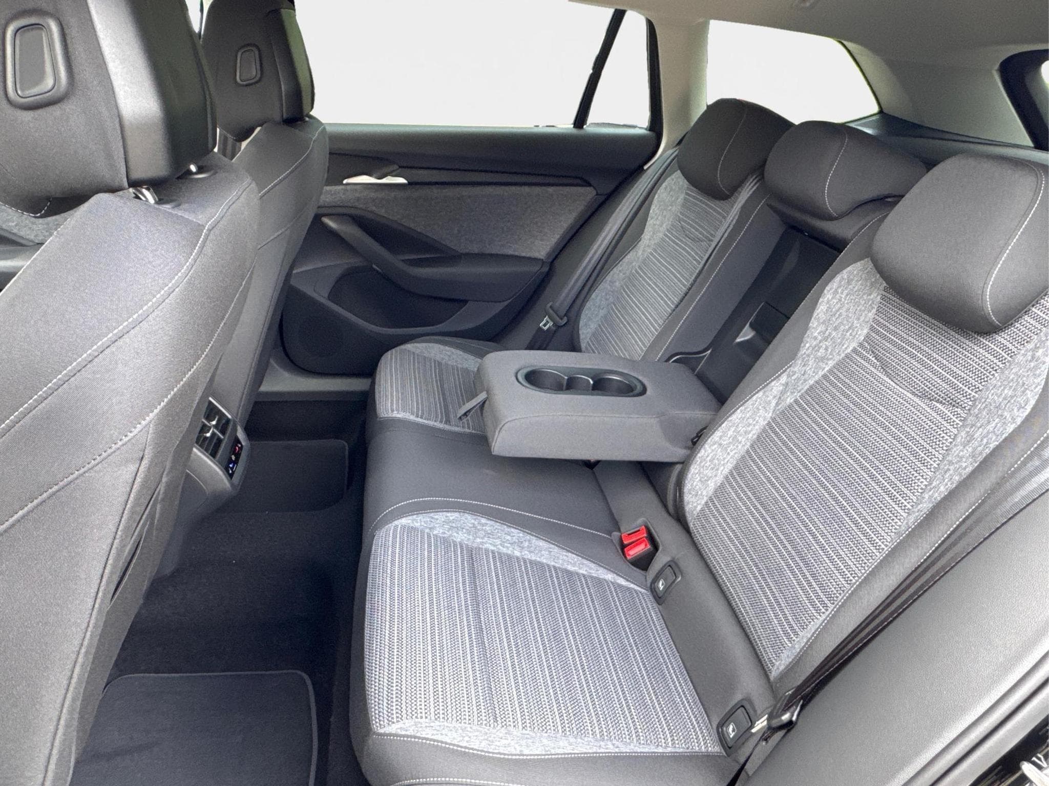 Skoda Superb Selection (2026) - Photo 16